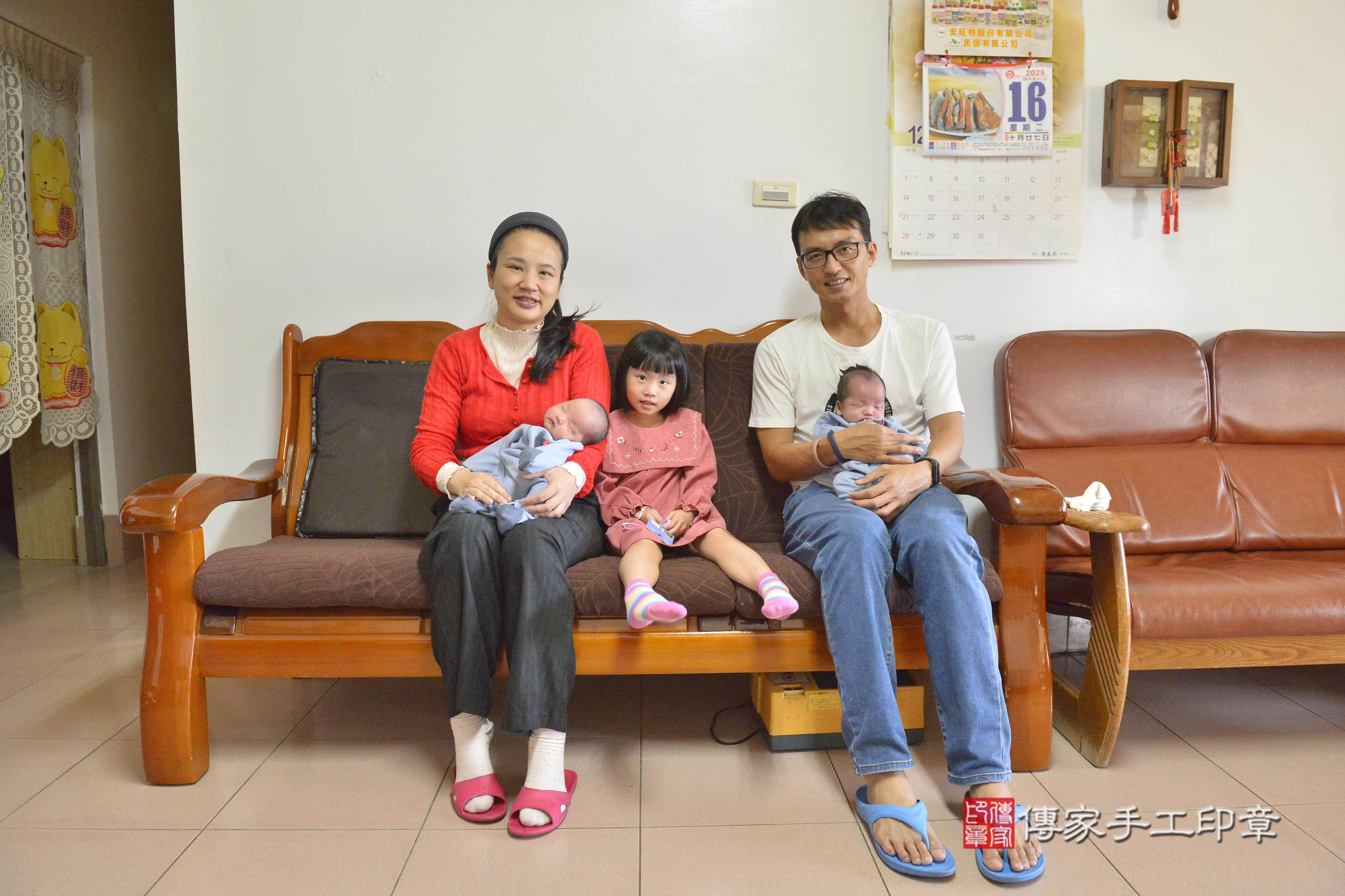 傳家手工印章高雄店、抓周、度脺、美式風會場、傳家嬰兒古禮、吉祥話、抓周道具物品24種、拍照。抓周證書。寶寶抓周、滿周歲、生日快樂、祝福