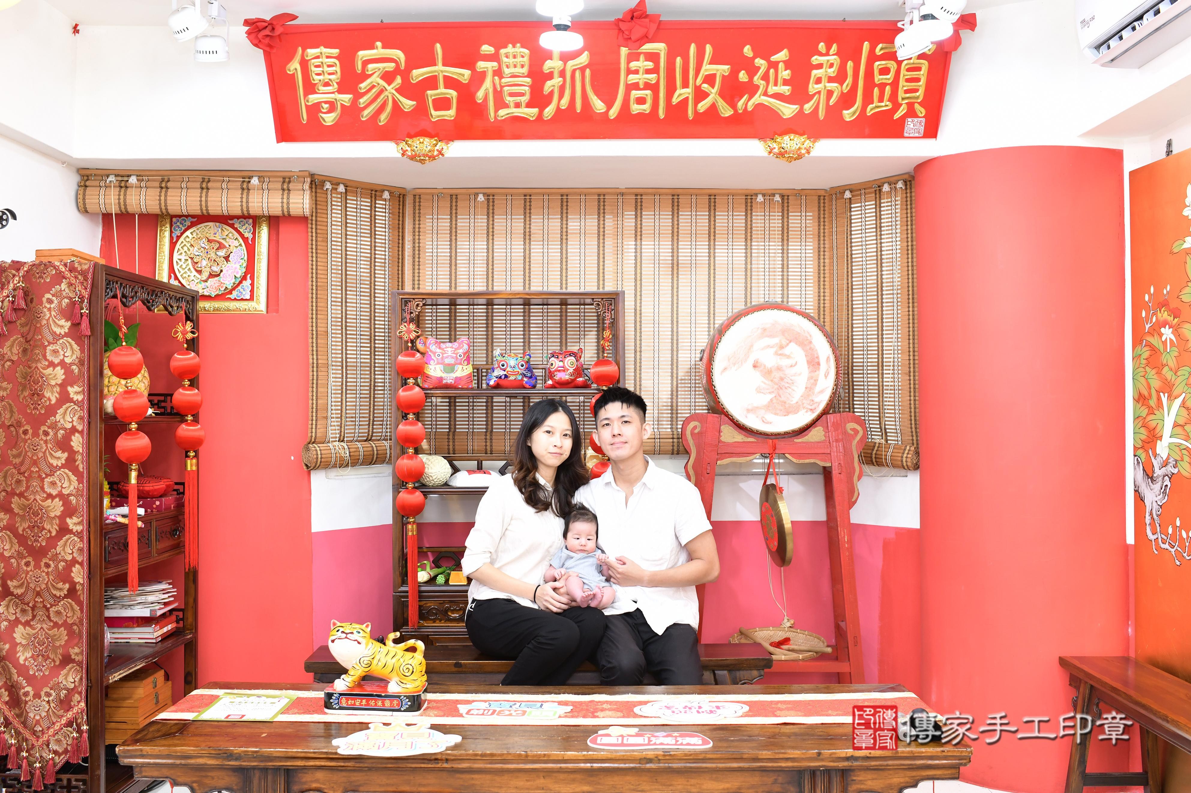 傳家手工印章高雄店、抓周、度脺、美式風會場、傳家嬰兒古禮、吉祥話、抓周道具物品24種、拍照。抓周證書。寶寶抓周、滿周歲、生日快樂、祝福 傳家手工印章高雄店、抓周、度脺、美式風會場、傳家嬰兒古禮、吉祥話、抓周道具物品24種、拍照。抓周證書。寶寶抓周、滿周歲、生日快樂、祝福