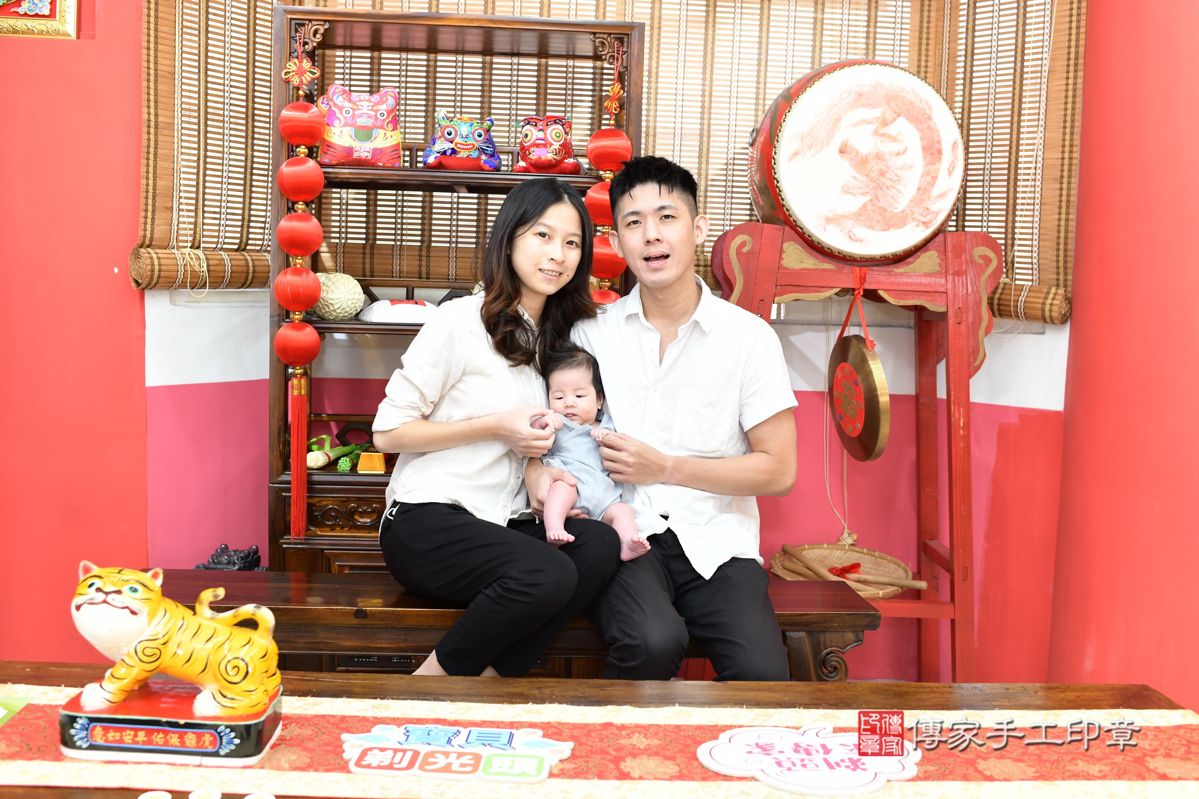 傳家手工印章高雄店、抓周、度脺、美式風會場、傳家嬰兒古禮、吉祥話、抓周道具物品24種、拍照。抓周證書。寶寶抓周、滿周歲、生日快樂、祝福 傳家手工印章高雄店、抓周、度脺、美式風會場、傳家嬰兒古禮、吉祥話、抓周道具物品24種、拍照。抓周證書。寶寶抓周、滿周歲、生日快樂、祝福