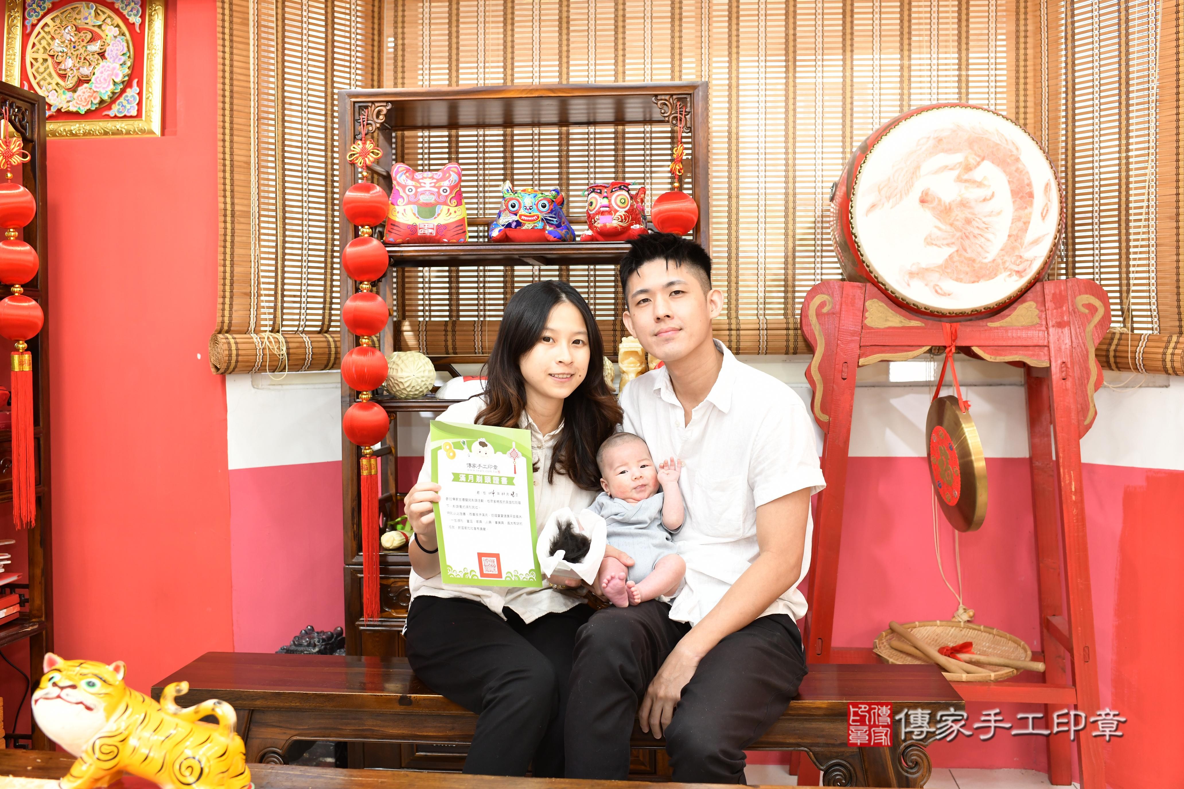 傳家手工印章高雄店、抓周、度脺、美式風會場、傳家嬰兒古禮、吉祥話、抓周道具物品24種、拍照。抓周證書。寶寶抓周、滿周歲、生日快樂、祝福 傳家手工印章高雄店、抓周、度脺、美式風會場、傳家嬰兒古禮、吉祥話、抓周道具物品24種、拍照。抓周證書。寶寶抓周、滿周歲、生日快樂、祝福