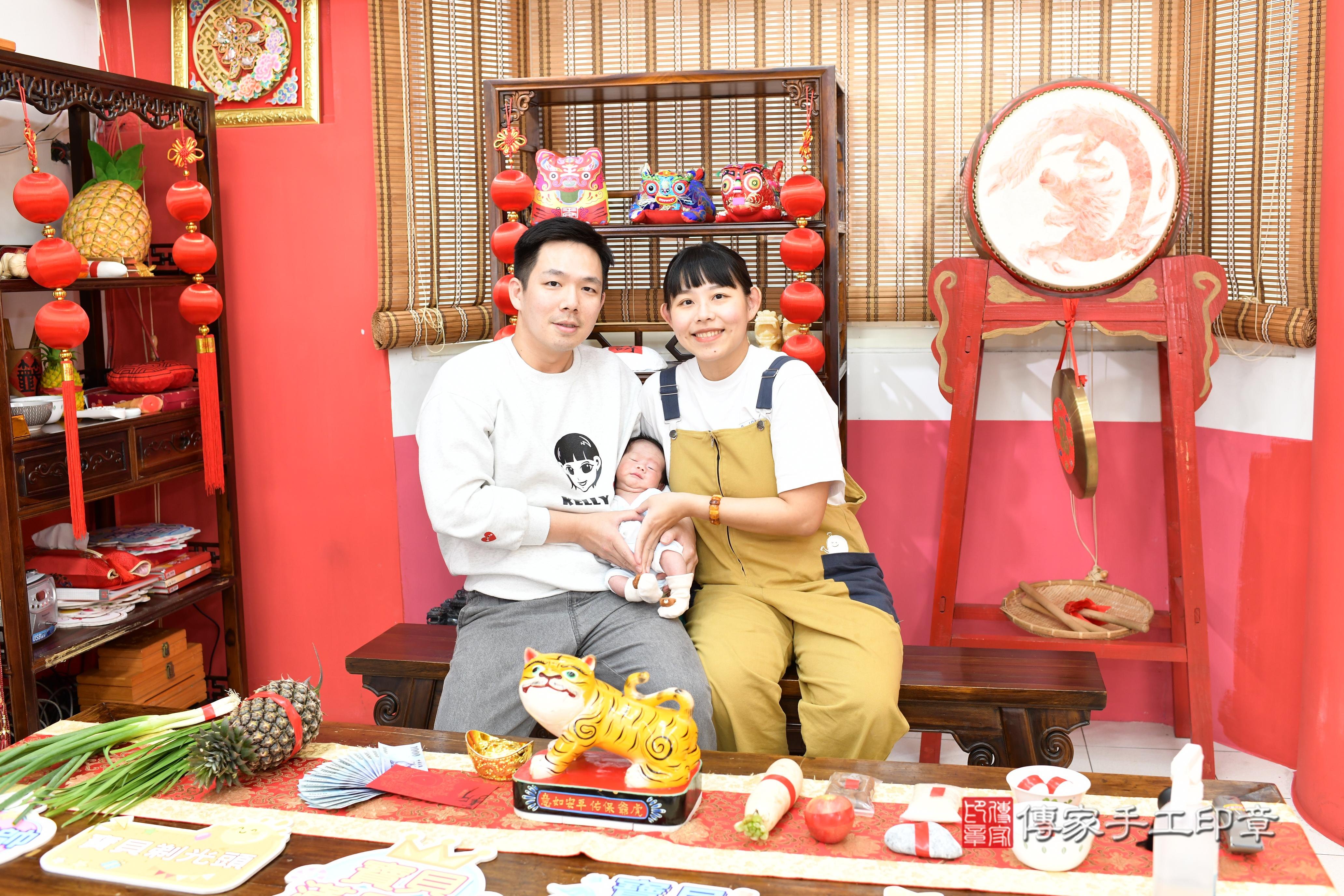 傳家手工印章高雄店、抓周、度脺、美式風會場、傳家嬰兒古禮、吉祥話、抓周道具物品24種、拍照。抓周證書。寶寶抓周、滿周歲、生日快樂、祝福