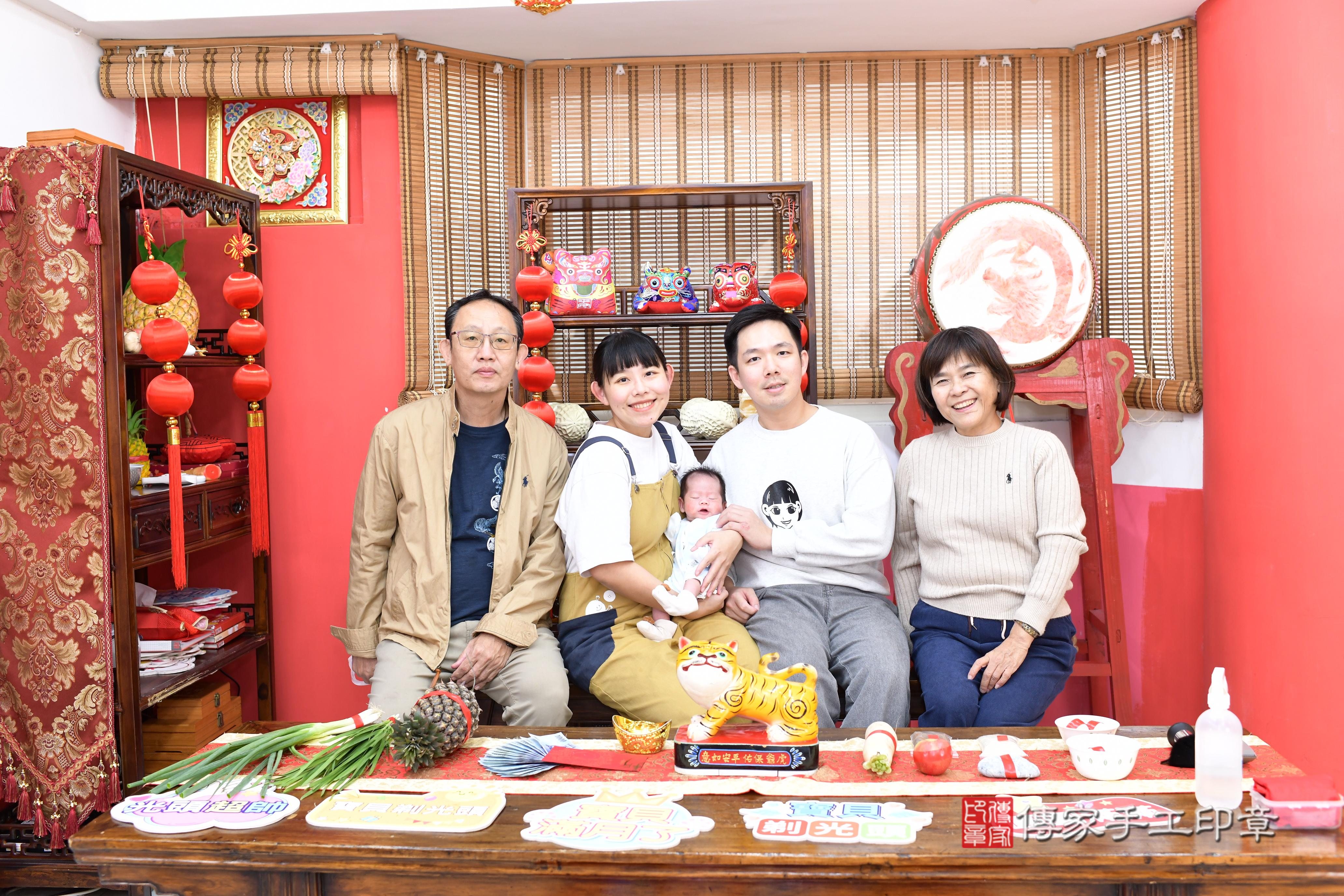 傳家手工印章高雄店、抓周、度脺、美式風會場、傳家嬰兒古禮、吉祥話、抓周道具物品24種、拍照。抓周證書。寶寶抓周、滿周歲、生日快樂、祝福