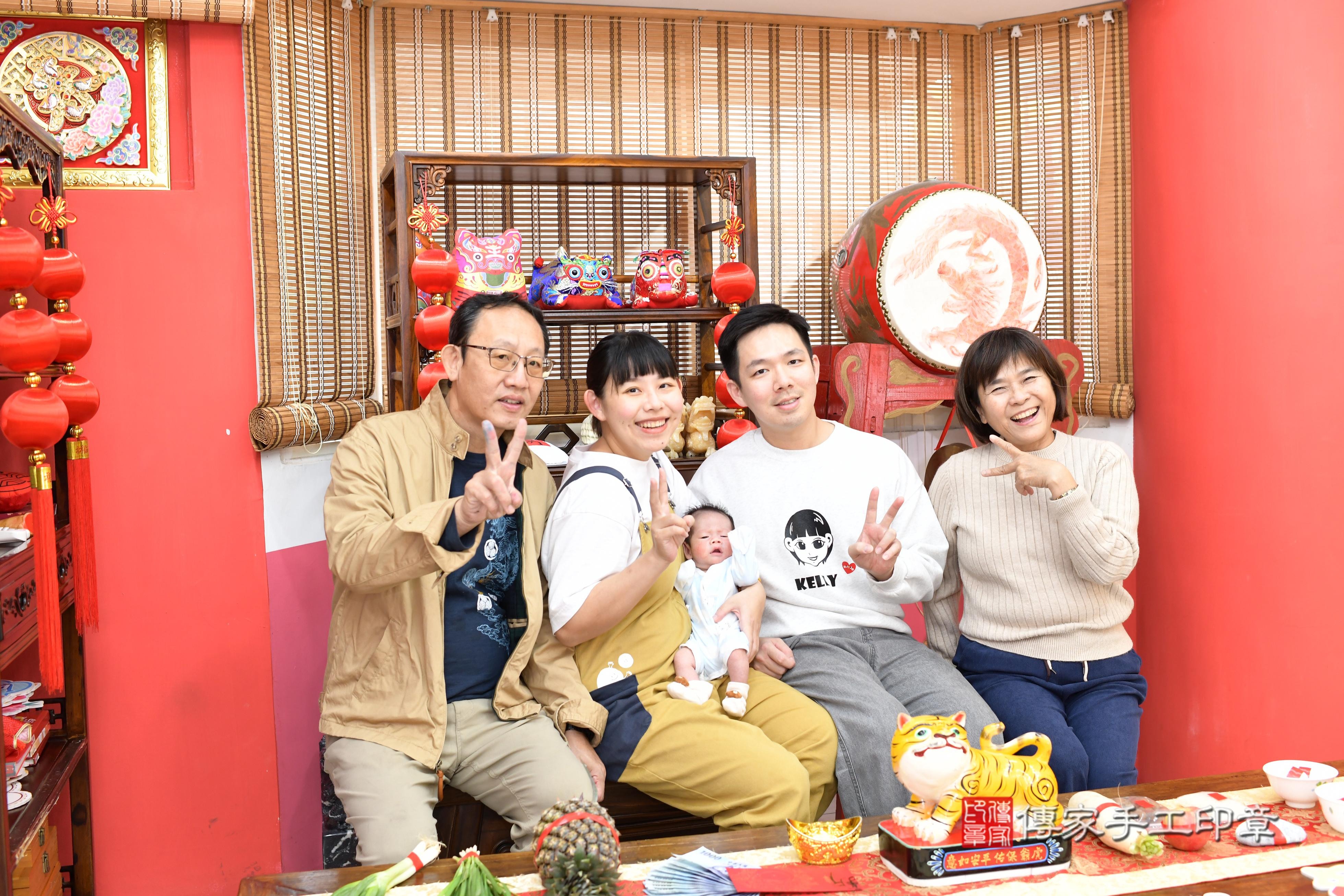 傳家手工印章高雄店、抓周、度脺、美式風會場、傳家嬰兒古禮、吉祥話、抓周道具物品24種、拍照。抓周證書。寶寶抓周、滿周歲、生日快樂、祝福