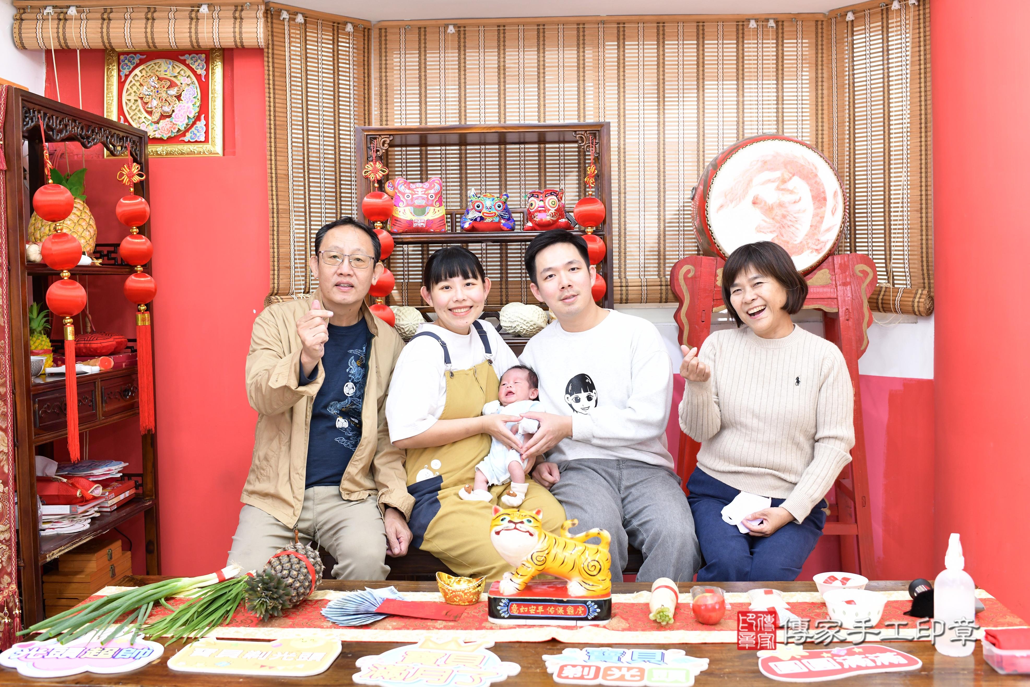 傳家手工印章高雄店、抓周、度脺、美式風會場、傳家嬰兒古禮、吉祥話、抓周道具物品24種、拍照。抓周證書。寶寶抓周、滿周歲、生日快樂、祝福