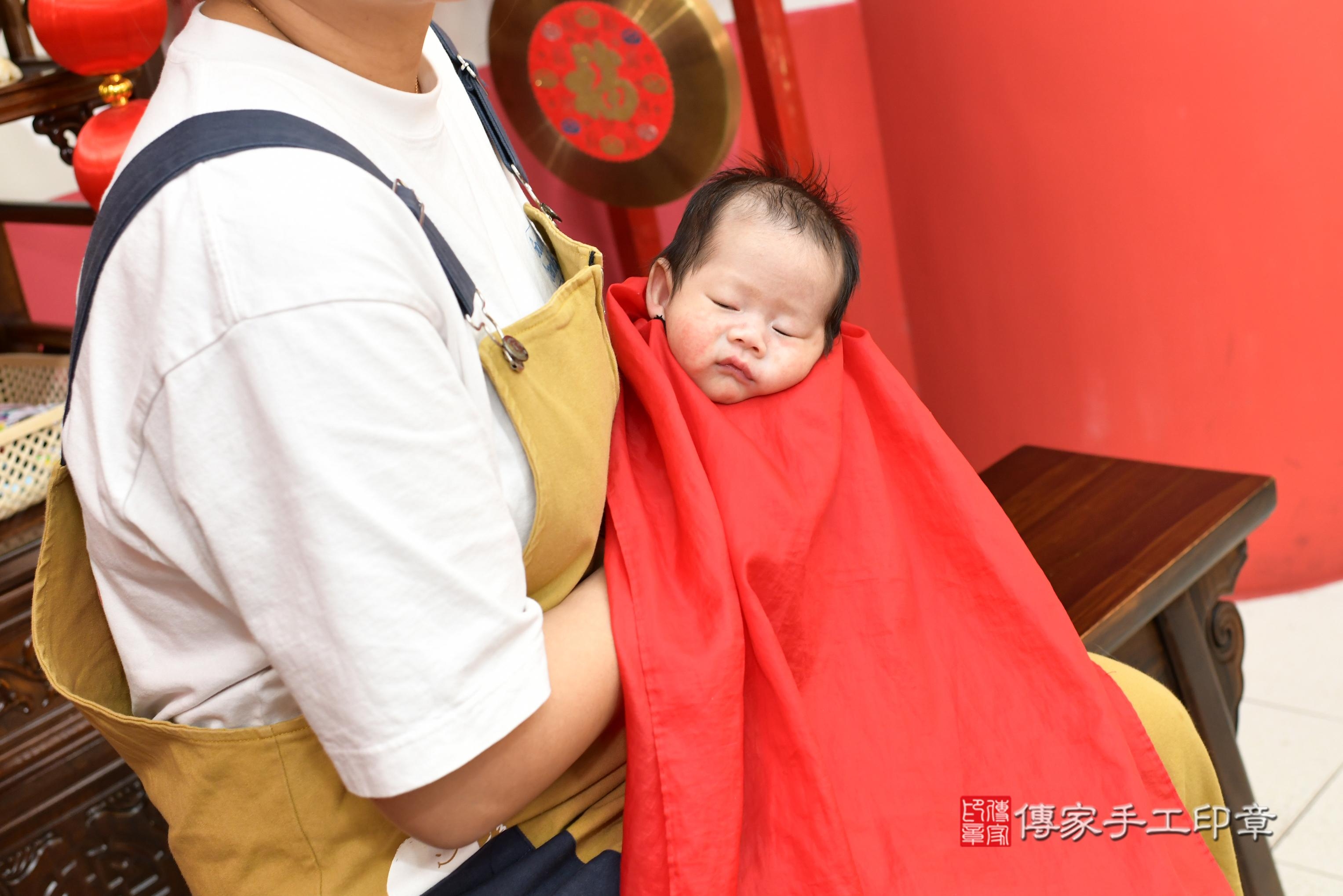 傳家手工印章高雄店、抓周、度脺、美式風會場、傳家嬰兒古禮、吉祥話、抓周道具物品24種、拍照。抓周證書。寶寶抓周、滿周歲、生日快樂、祝福