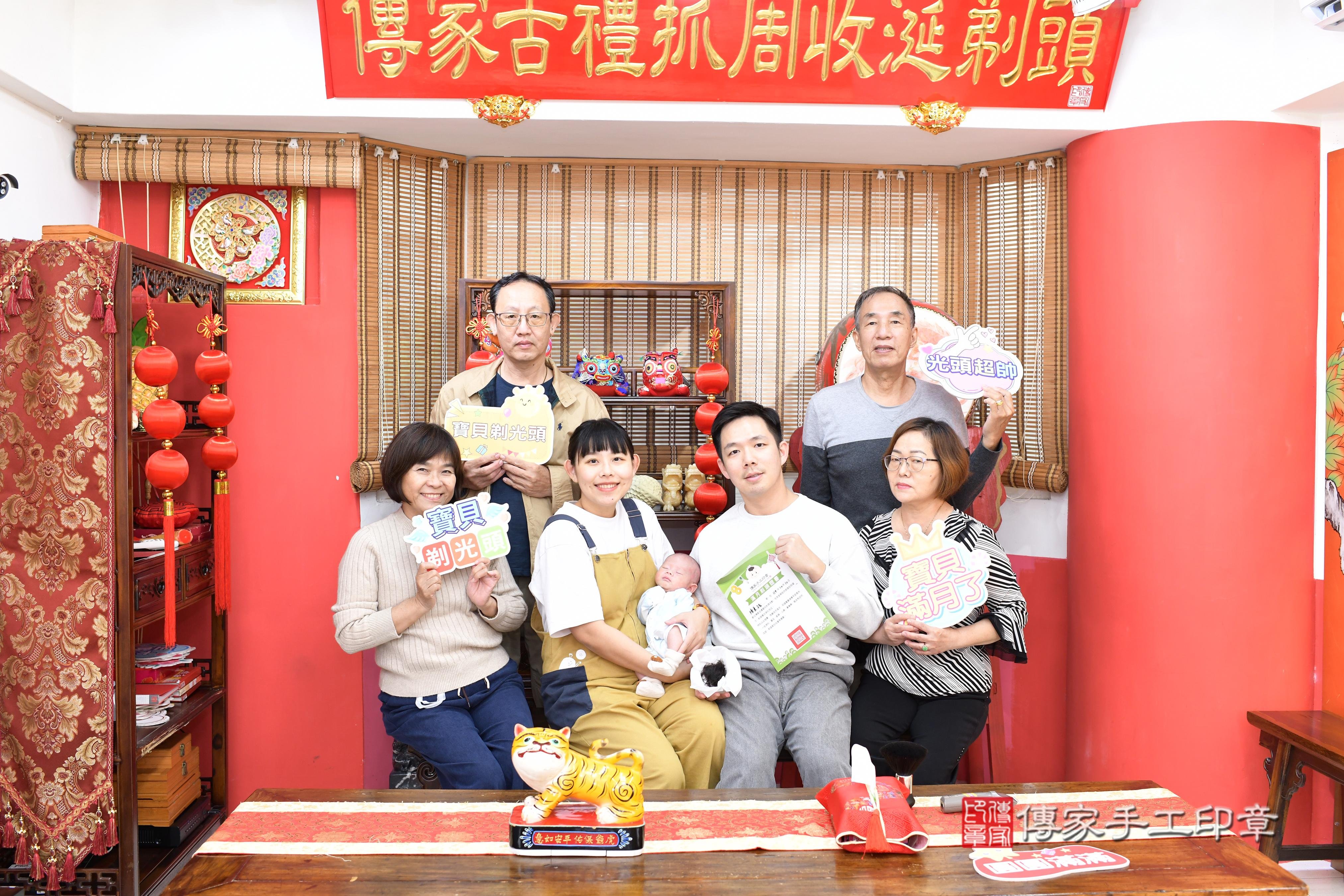 傳家手工印章高雄店、抓周、度脺、美式風會場、傳家嬰兒古禮、吉祥話、抓周道具物品24種、拍照。抓周證書。寶寶抓周、滿周歲、生日快樂、祝福