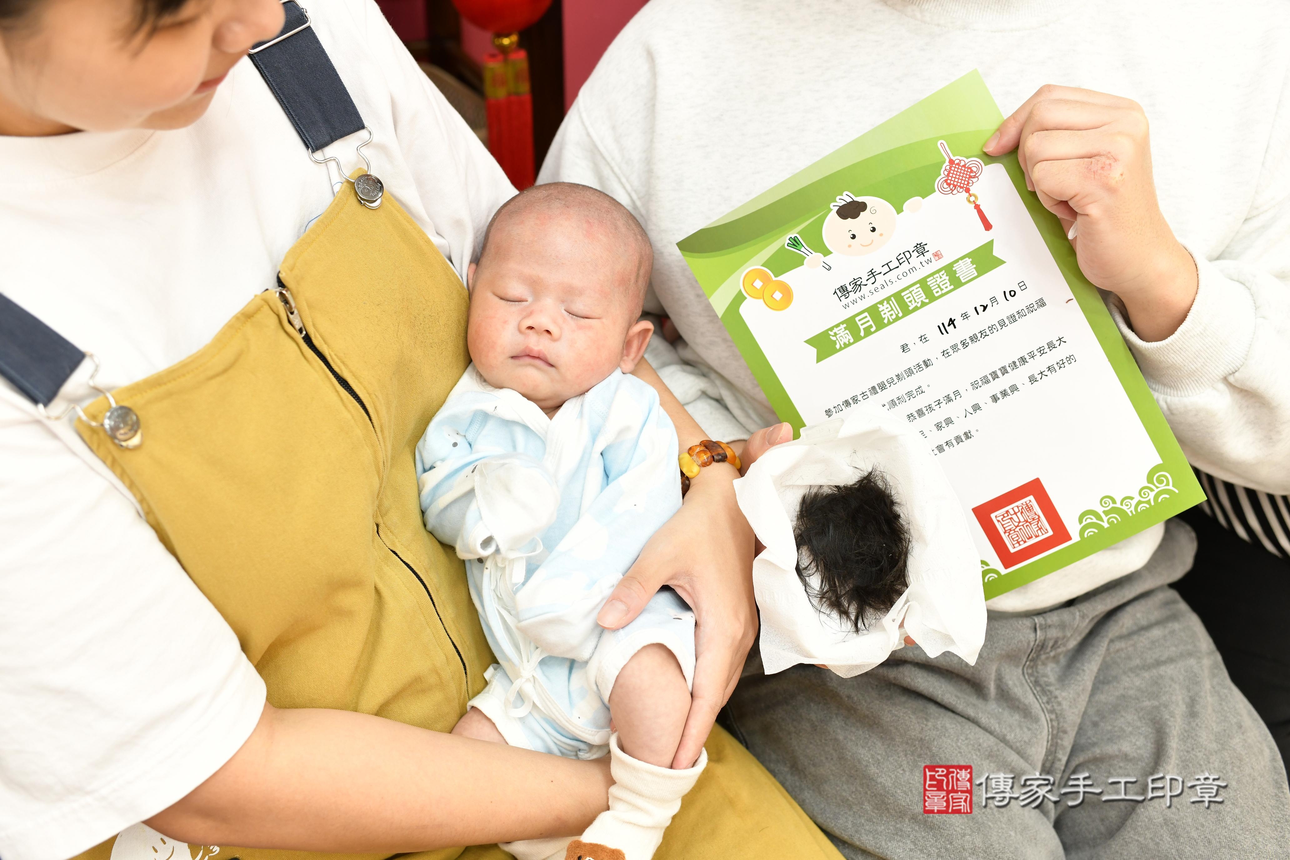 傳家手工印章高雄店、抓周、度脺、美式風會場、傳家嬰兒古禮、吉祥話、抓周道具物品24種、拍照。抓周證書。寶寶抓周、滿周歲、生日快樂、祝福