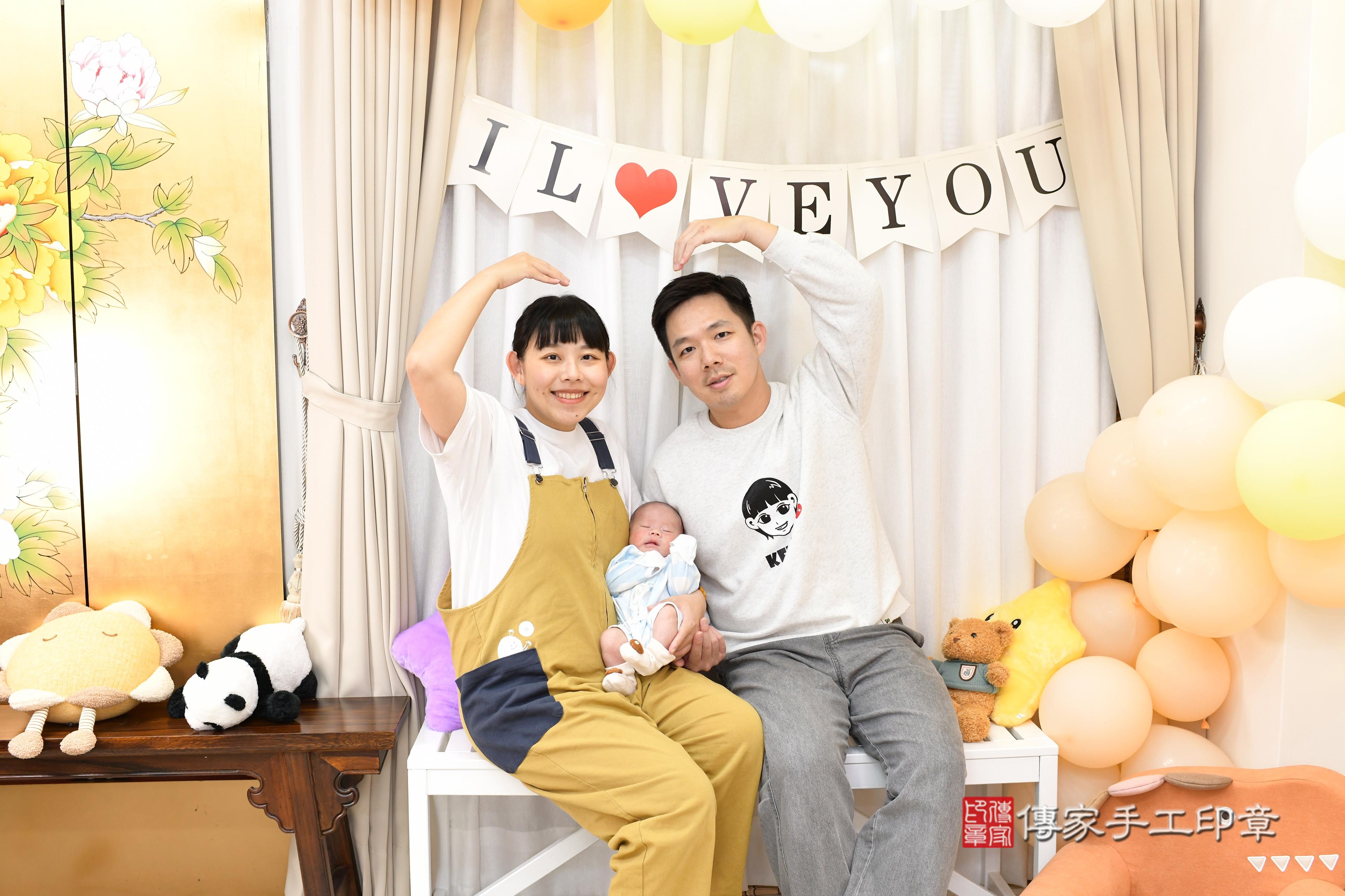 傳家手工印章高雄店、抓周、度脺、美式風會場、傳家嬰兒古禮、吉祥話、抓周道具物品24種、拍照。抓周證書。寶寶抓周、滿周歲、生日快樂、祝福