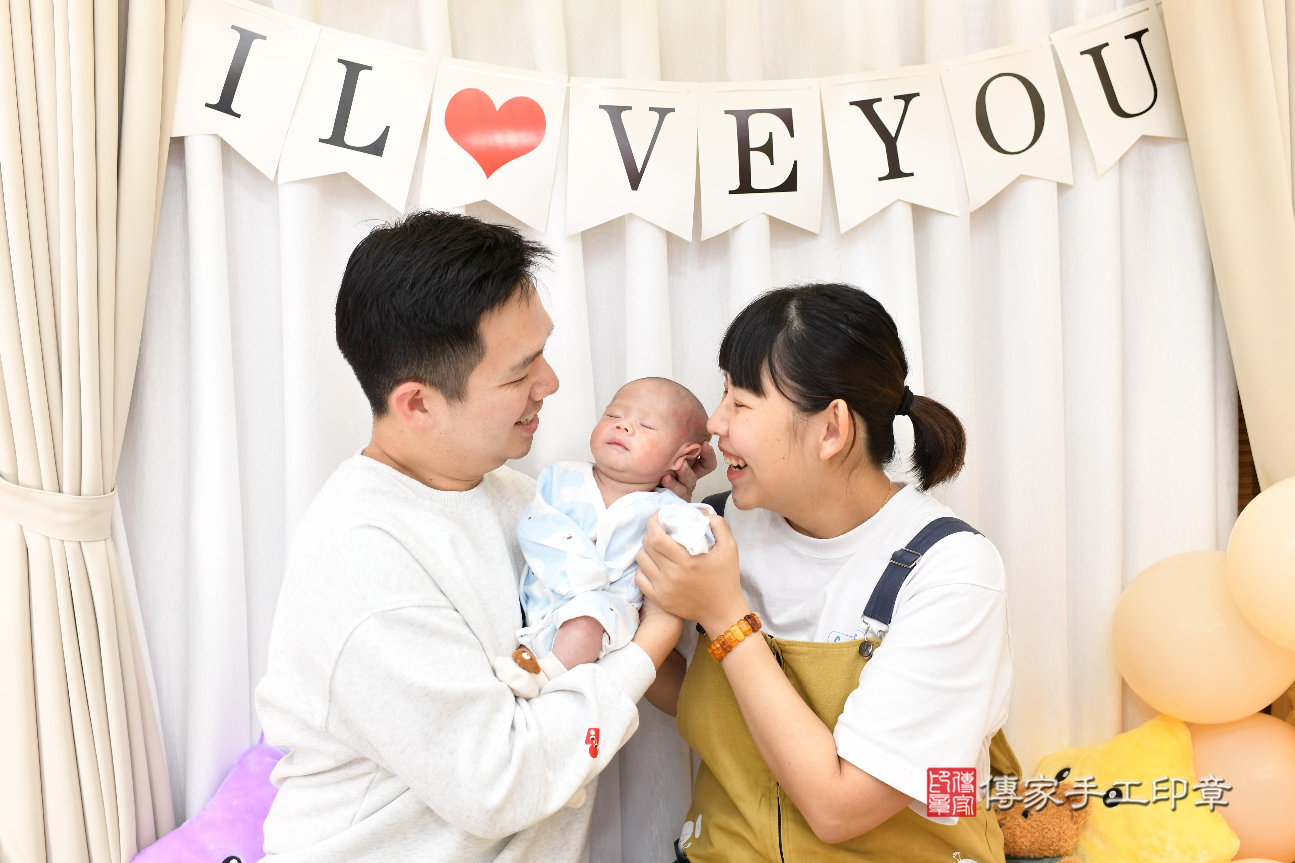 傳家手工印章高雄店、抓周、度脺、美式風會場、傳家嬰兒古禮、吉祥話、抓周道具物品24種、拍照。抓周證書。寶寶抓周、滿周歲、生日快樂、祝福