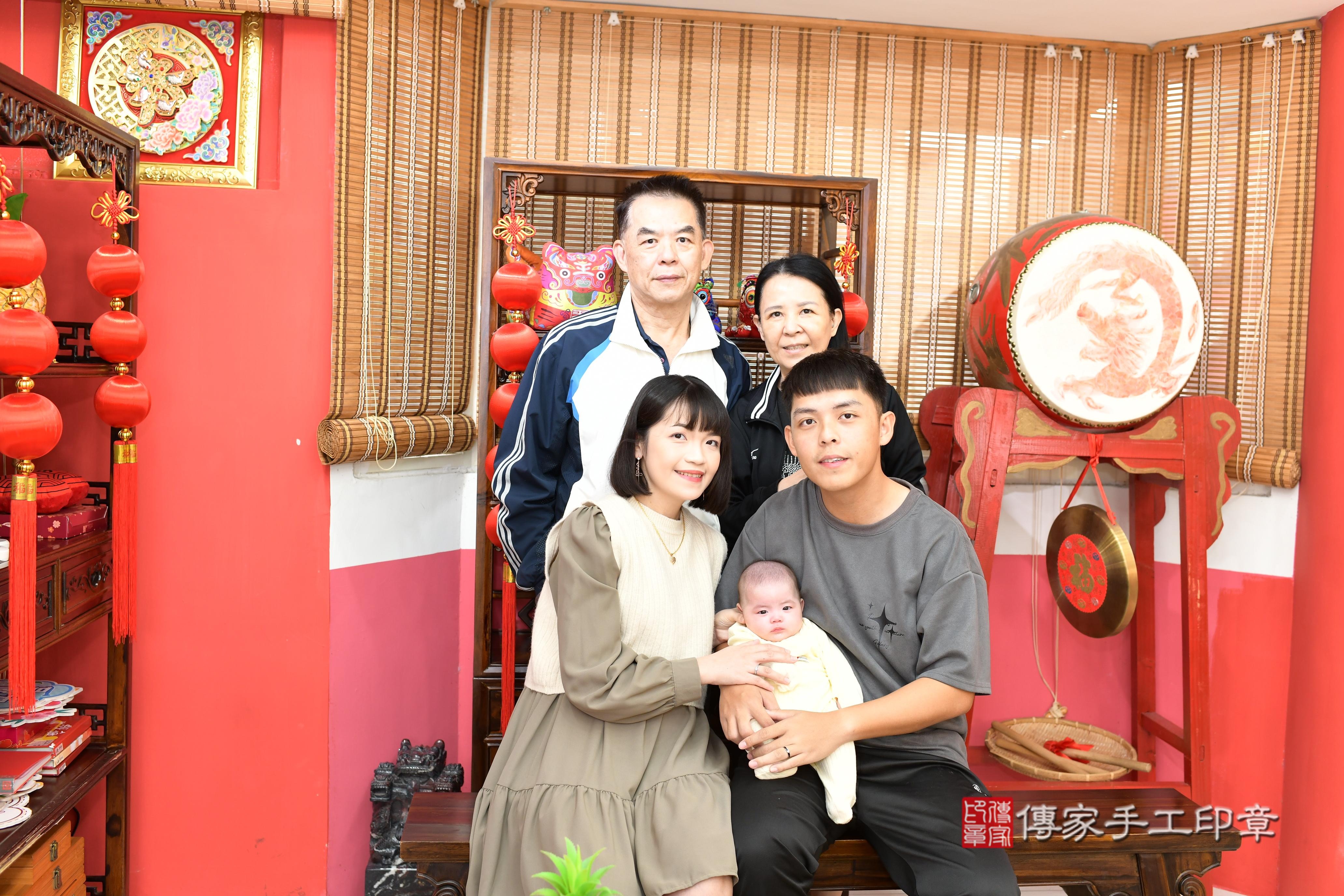 傳家手工印章高雄店、抓周、度脺、美式風會場、傳家嬰兒古禮、吉祥話、抓周道具物品24種、拍照。抓周證書。寶寶抓周、滿周歲、生日快樂、祝福