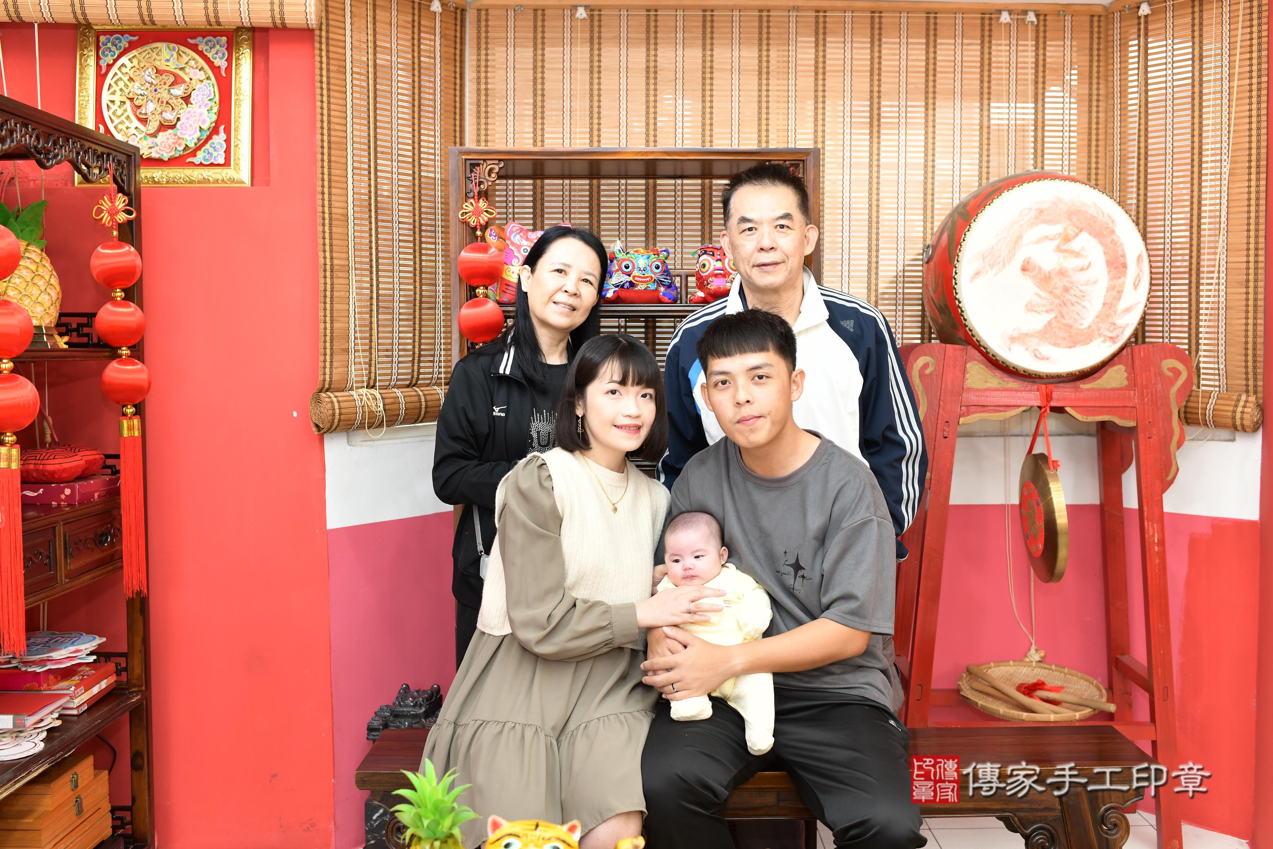 傳家手工印章高雄店、抓周、度脺、美式風會場、傳家嬰兒古禮、吉祥話、抓周道具物品24種、拍照。抓周證書。寶寶抓周、滿周歲、生日快樂、祝福