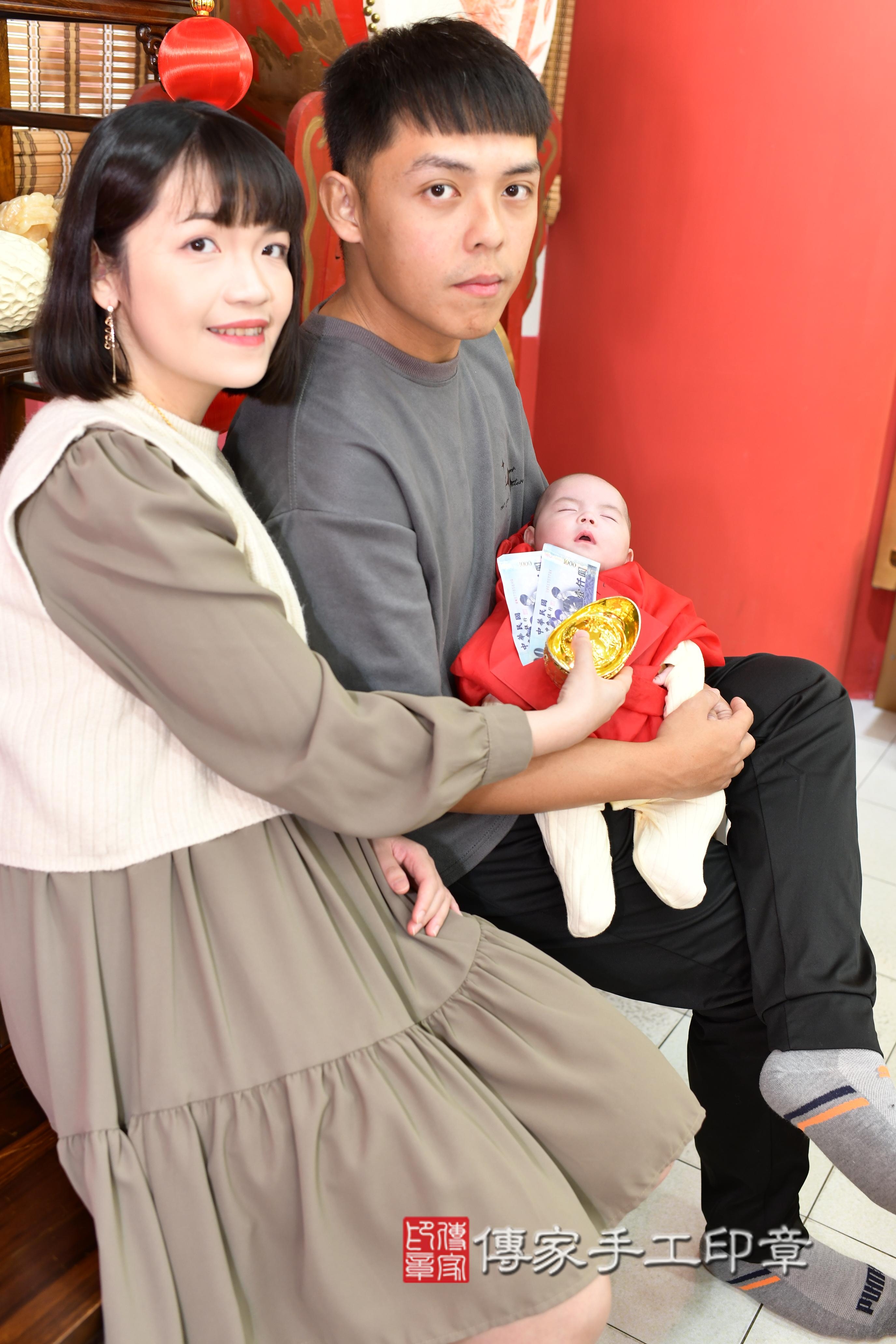 傳家手工印章高雄店、抓周、度脺、美式風會場、傳家嬰兒古禮、吉祥話、抓周道具物品24種、拍照。抓周證書。寶寶抓周、滿周歲、生日快樂、祝福