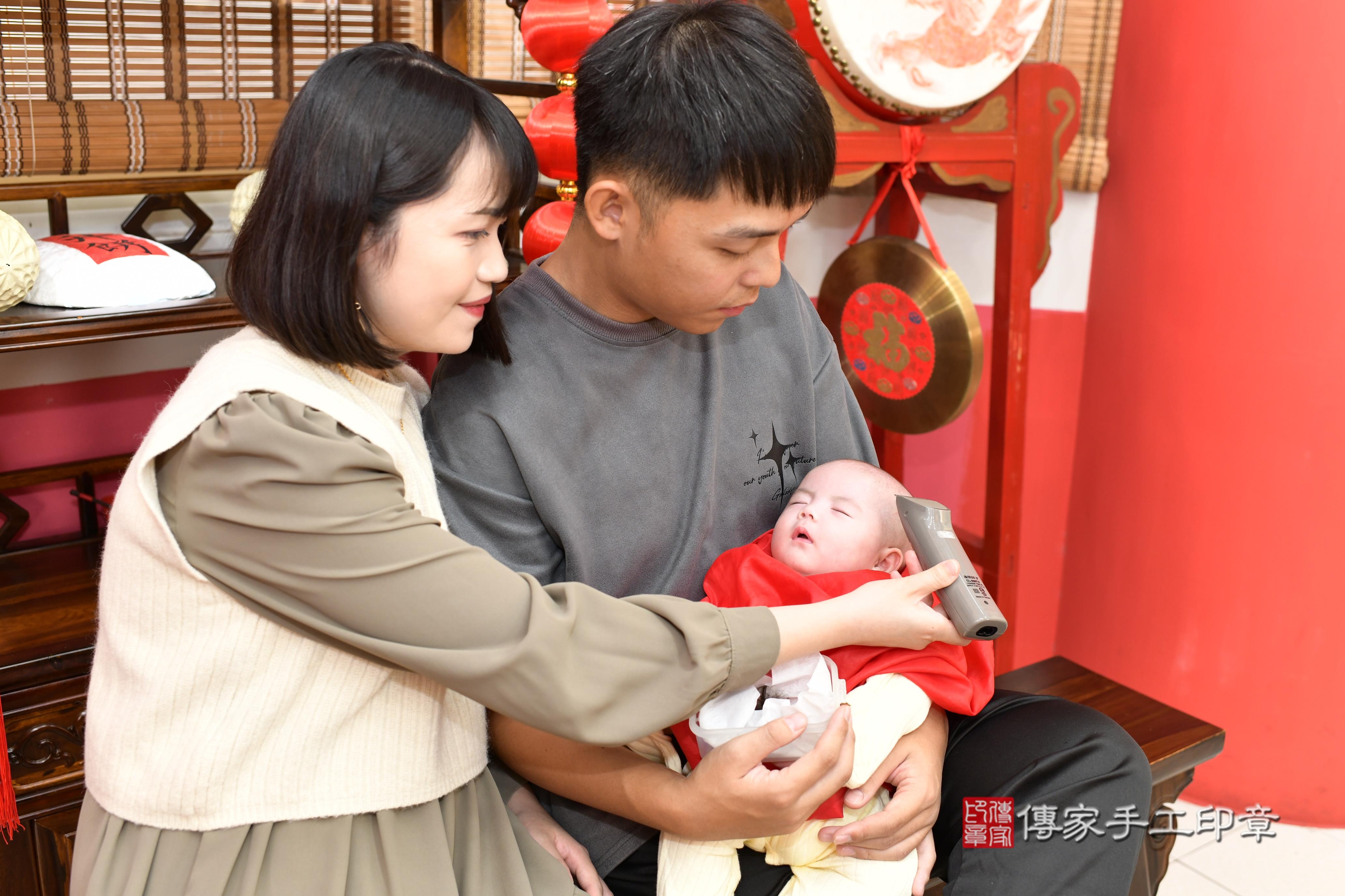 傳家手工印章高雄店、抓周、度脺、美式風會場、傳家嬰兒古禮、吉祥話、抓周道具物品24種、拍照。抓周證書。寶寶抓周、滿周歲、生日快樂、祝福