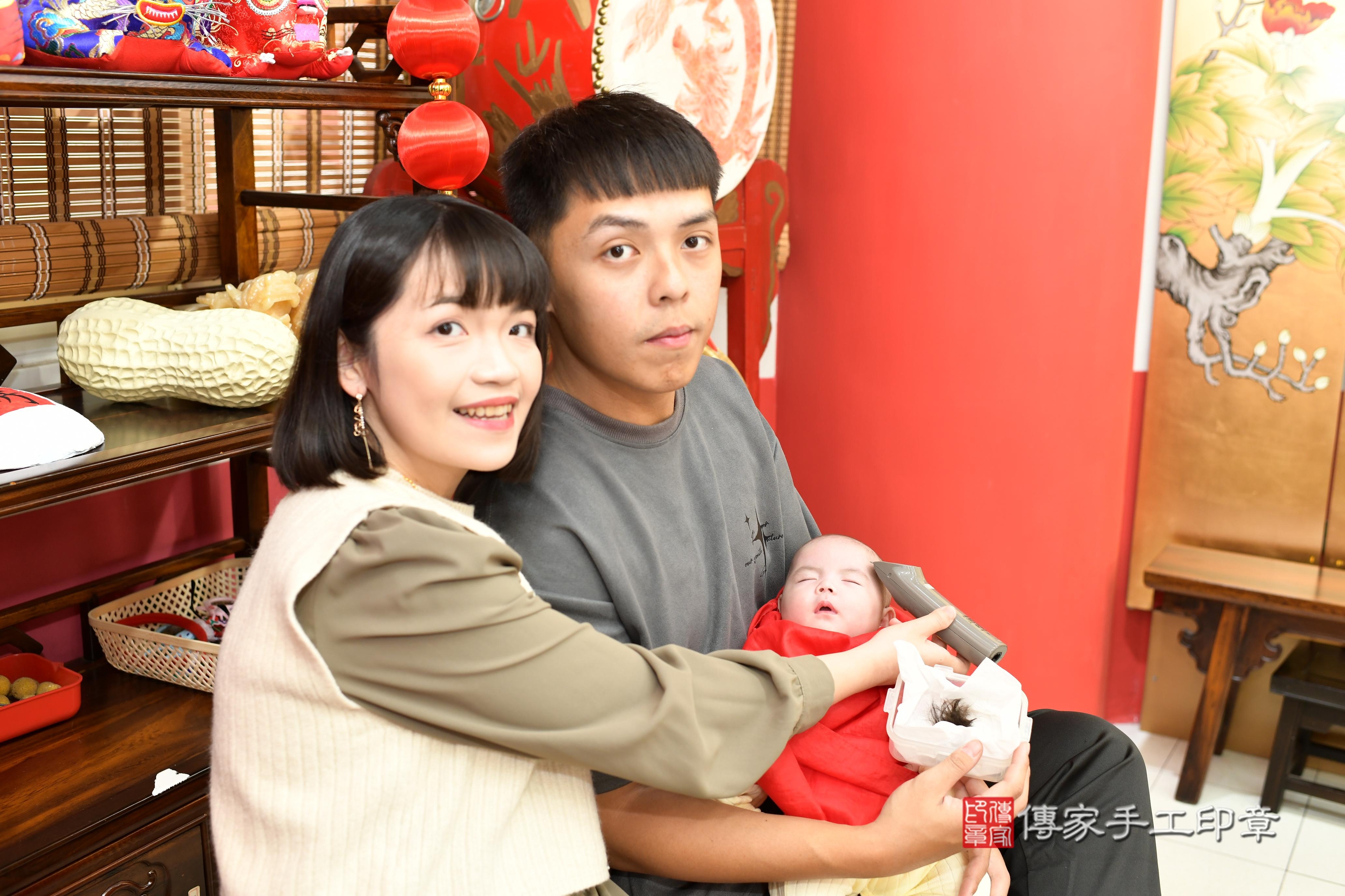 傳家手工印章高雄店、抓周、度脺、美式風會場、傳家嬰兒古禮、吉祥話、抓周道具物品24種、拍照。抓周證書。寶寶抓周、滿周歲、生日快樂、祝福