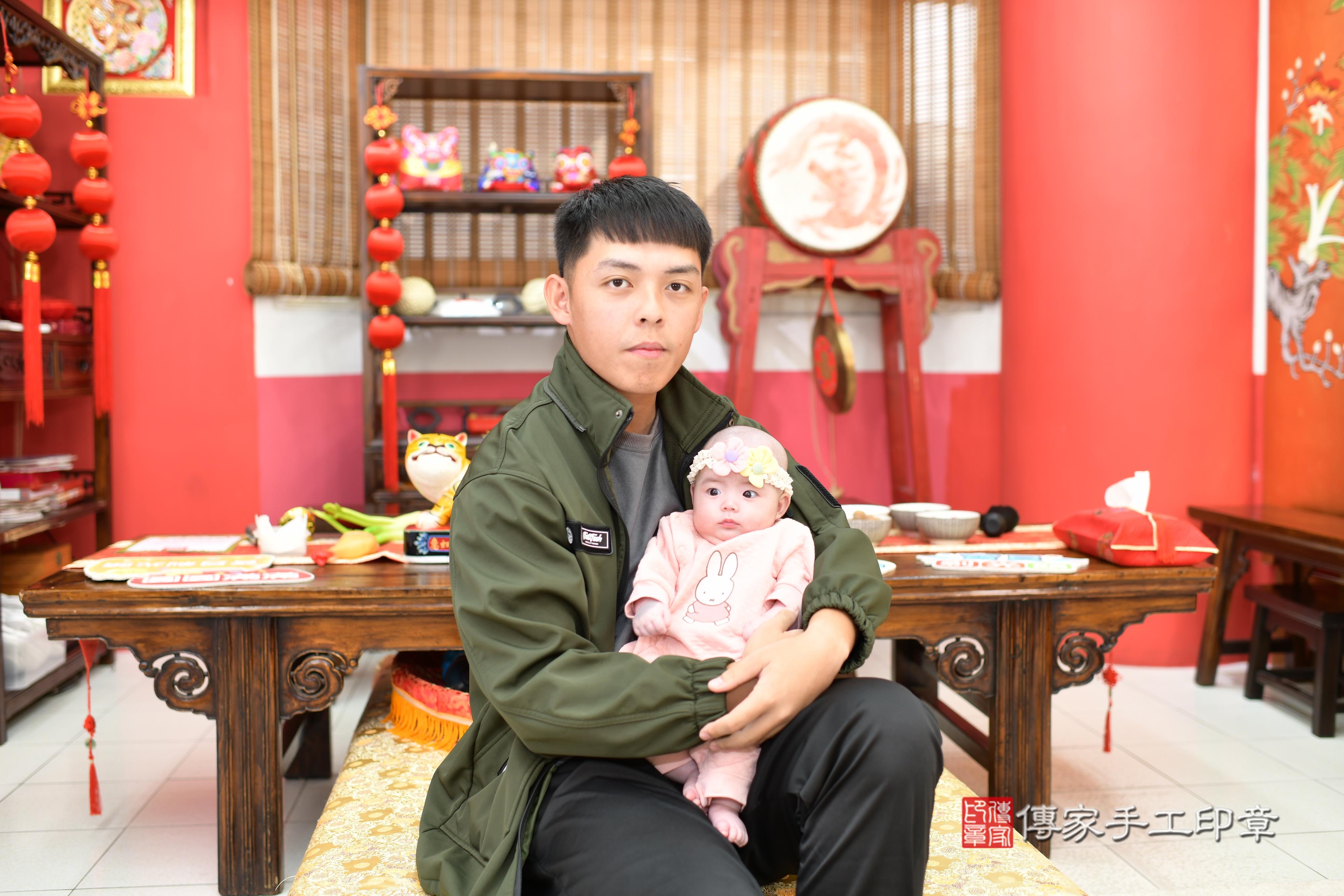 傳家手工印章高雄店、抓周、度脺、美式風會場、傳家嬰兒古禮、吉祥話、抓周道具物品24種、拍照。抓周證書。寶寶抓周、滿周歲、生日快樂、祝福