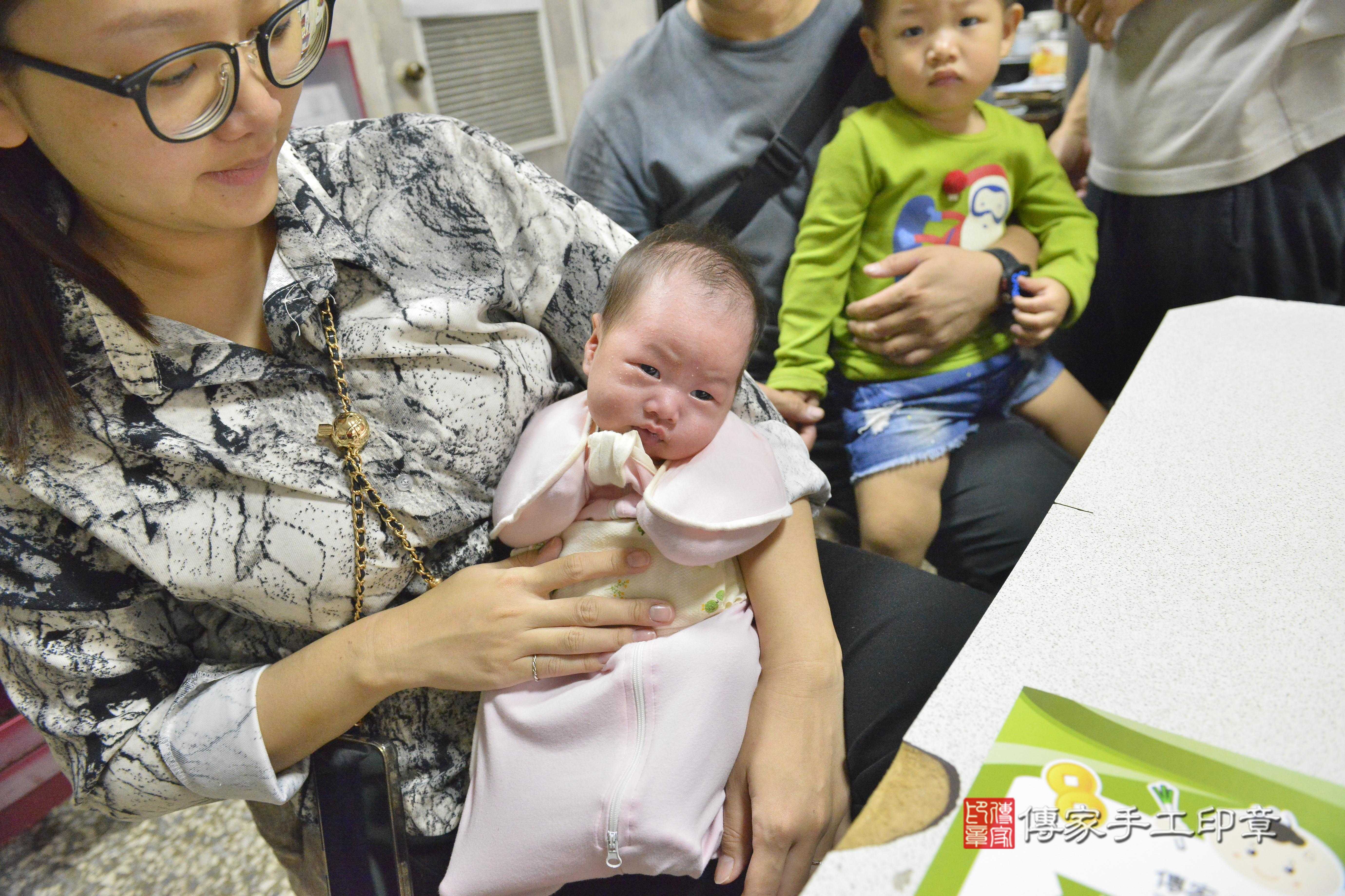 傳家手工印章高雄店、抓周、度脺、美式風會場、傳家嬰兒古禮、吉祥話、抓周道具物品24種、拍照。抓周證書。寶寶抓周、滿周歲、生日快樂、祝福 傳家手工印章高雄店、抓周、度脺、美式風會場、傳家嬰兒古禮、吉祥話、抓周道具物品24種、拍照。抓周證書。寶寶抓周、滿周歲、生日快樂、祝福