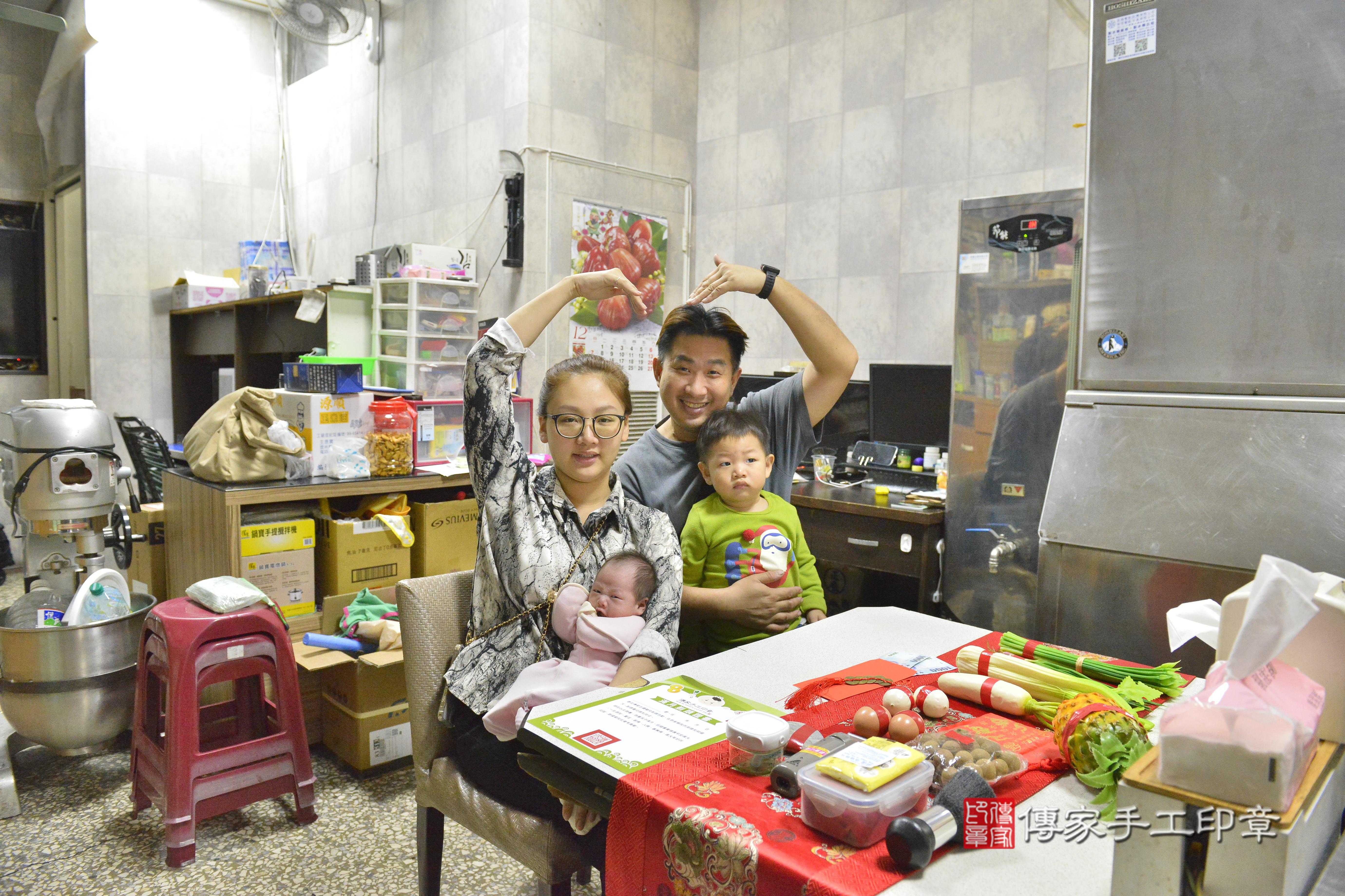傳家手工印章高雄店、抓周、度脺、美式風會場、傳家嬰兒古禮、吉祥話、抓周道具物品24種、拍照。抓周證書。寶寶抓周、滿周歲、生日快樂、祝福 傳家手工印章高雄店、抓周、度脺、美式風會場、傳家嬰兒古禮、吉祥話、抓周道具物品24種、拍照。抓周證書。寶寶抓周、滿周歲、生日快樂、祝福