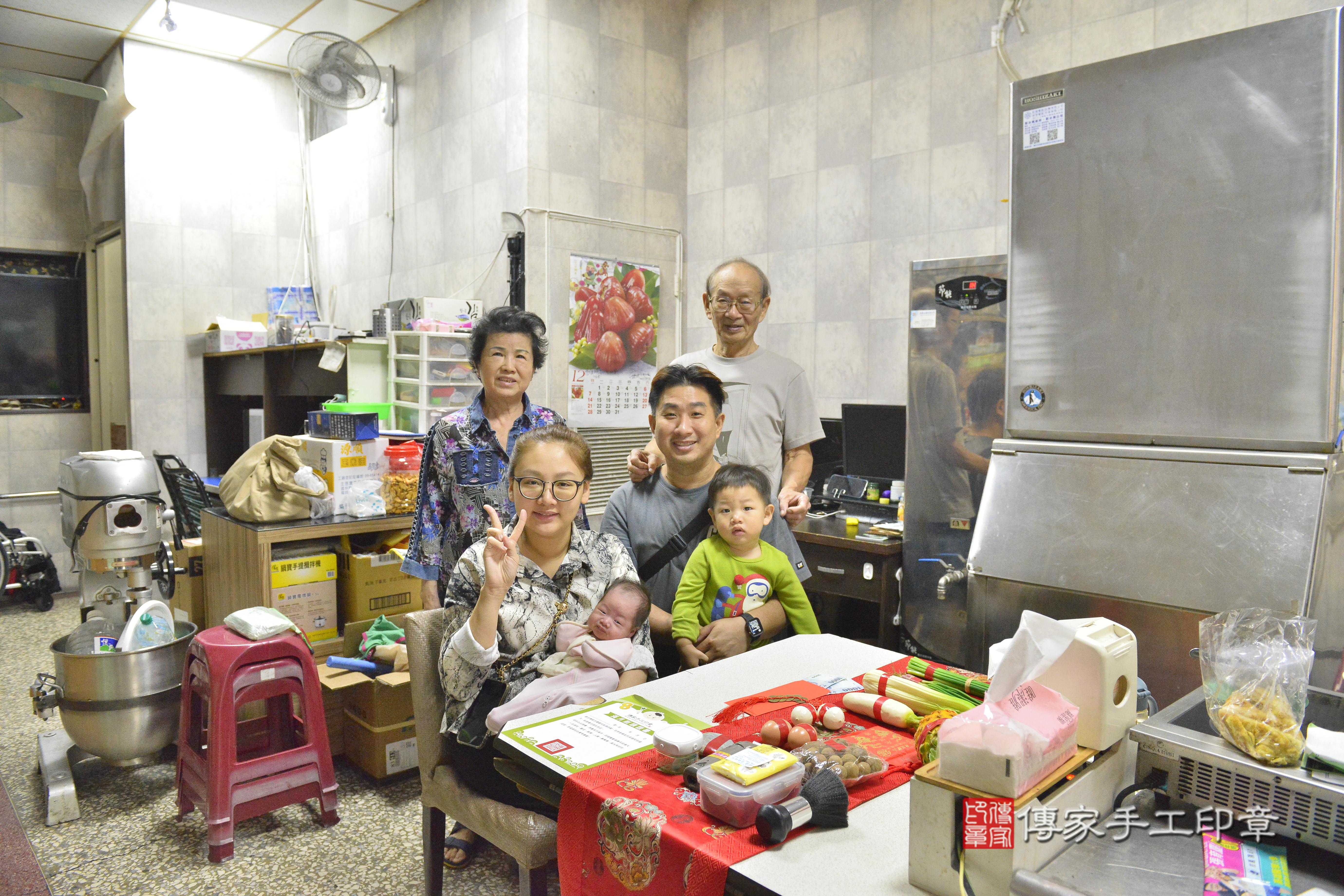 傳家手工印章高雄店、抓周、度脺、美式風會場、傳家嬰兒古禮、吉祥話、抓周道具物品24種、拍照。抓周證書。寶寶抓周、滿周歲、生日快樂、祝福 傳家手工印章高雄店、抓周、度脺、美式風會場、傳家嬰兒古禮、吉祥話、抓周道具物品24種、拍照。抓周證書。寶寶抓周、滿周歲、生日快樂、祝福