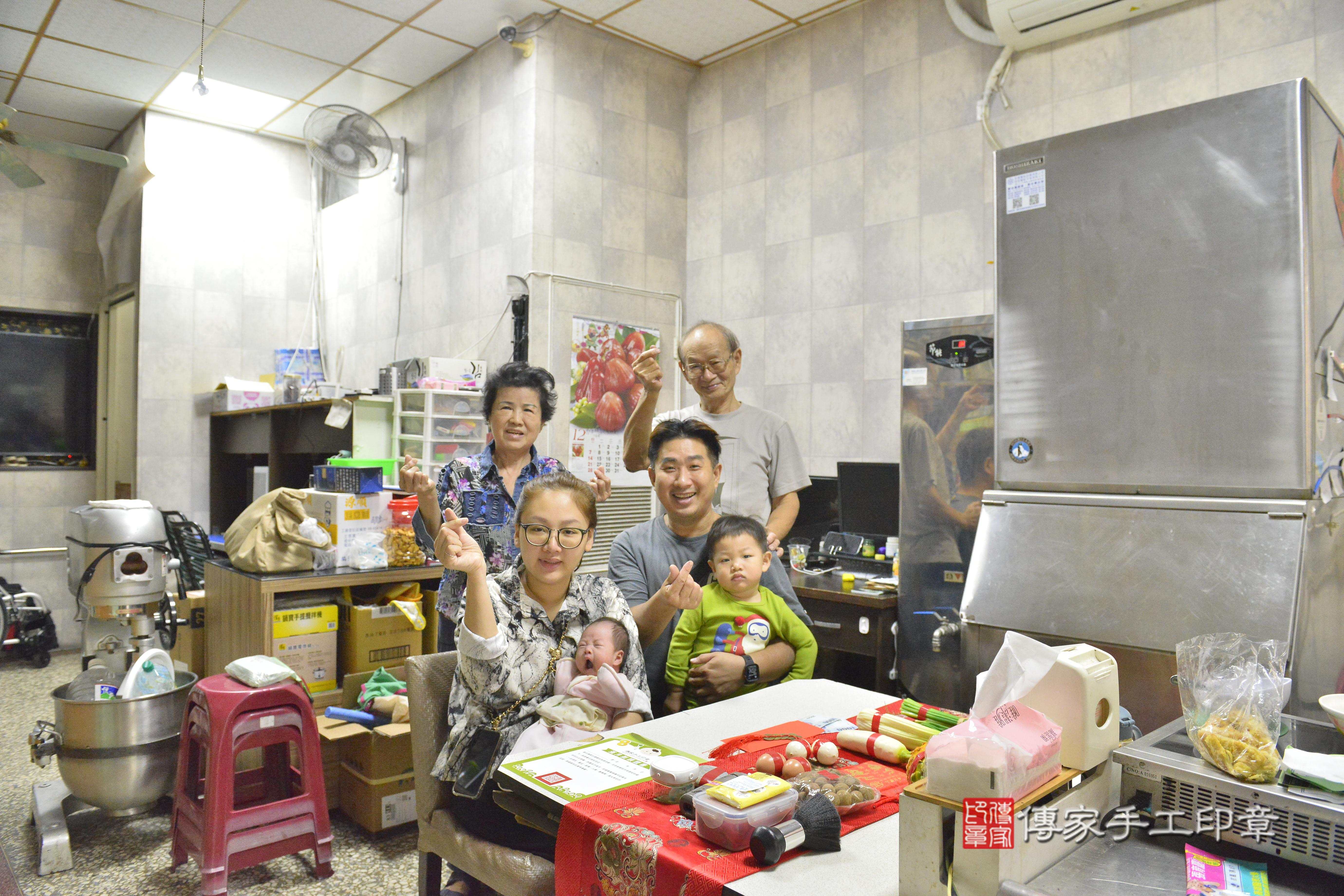傳家手工印章高雄店、抓周、度脺、美式風會場、傳家嬰兒古禮、吉祥話、抓周道具物品24種、拍照。抓周證書。寶寶抓周、滿周歲、生日快樂、祝福 傳家手工印章高雄店、抓周、度脺、美式風會場、傳家嬰兒古禮、吉祥話、抓周道具物品24種、拍照。抓周證書。寶寶抓周、滿周歲、生日快樂、祝福