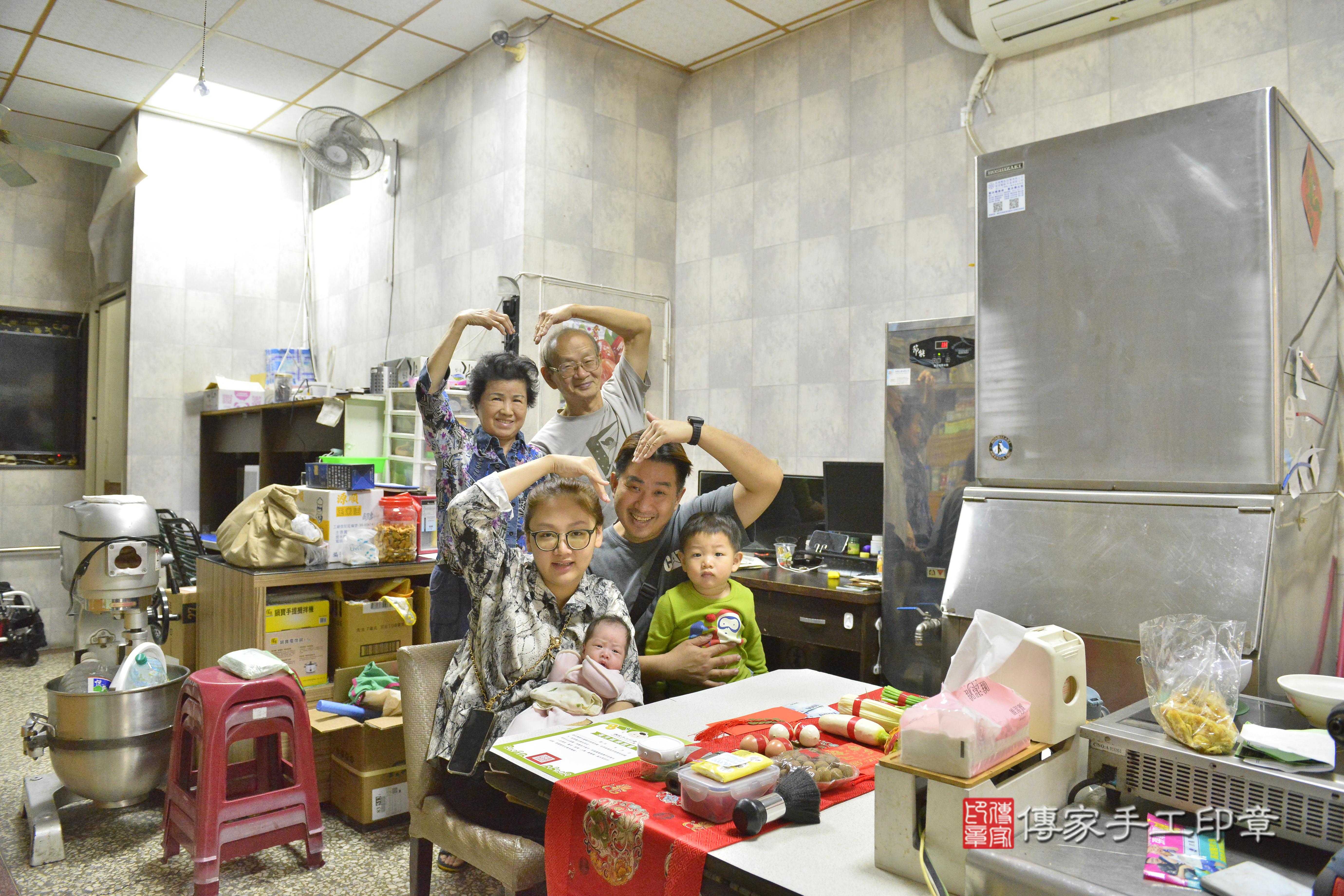 傳家手工印章高雄店、抓周、度脺、美式風會場、傳家嬰兒古禮、吉祥話、抓周道具物品24種、拍照。抓周證書。寶寶抓周、滿周歲、生日快樂、祝福 傳家手工印章高雄店、抓周、度脺、美式風會場、傳家嬰兒古禮、吉祥話、抓周道具物品24種、拍照。抓周證書。寶寶抓周、滿周歲、生日快樂、祝福