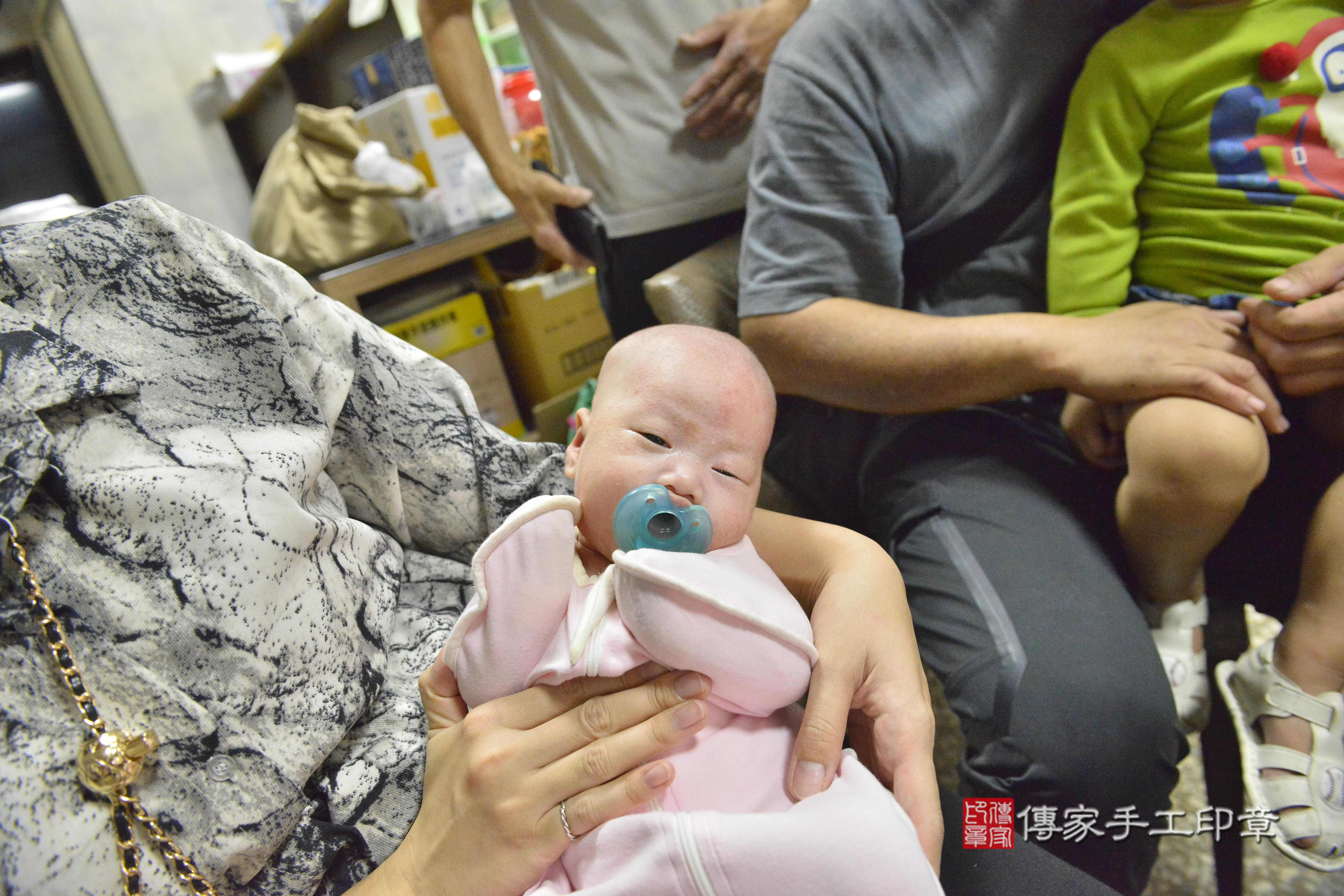 傳家手工印章高雄店、抓周、度脺、美式風會場、傳家嬰兒古禮、吉祥話、抓周道具物品24種、拍照。抓周證書。寶寶抓周、滿周歲、生日快樂、祝福 傳家手工印章高雄店、抓周、度脺、美式風會場、傳家嬰兒古禮、吉祥話、抓周道具物品24種、拍照。抓周證書。寶寶抓周、滿周歲、生日快樂、祝福
