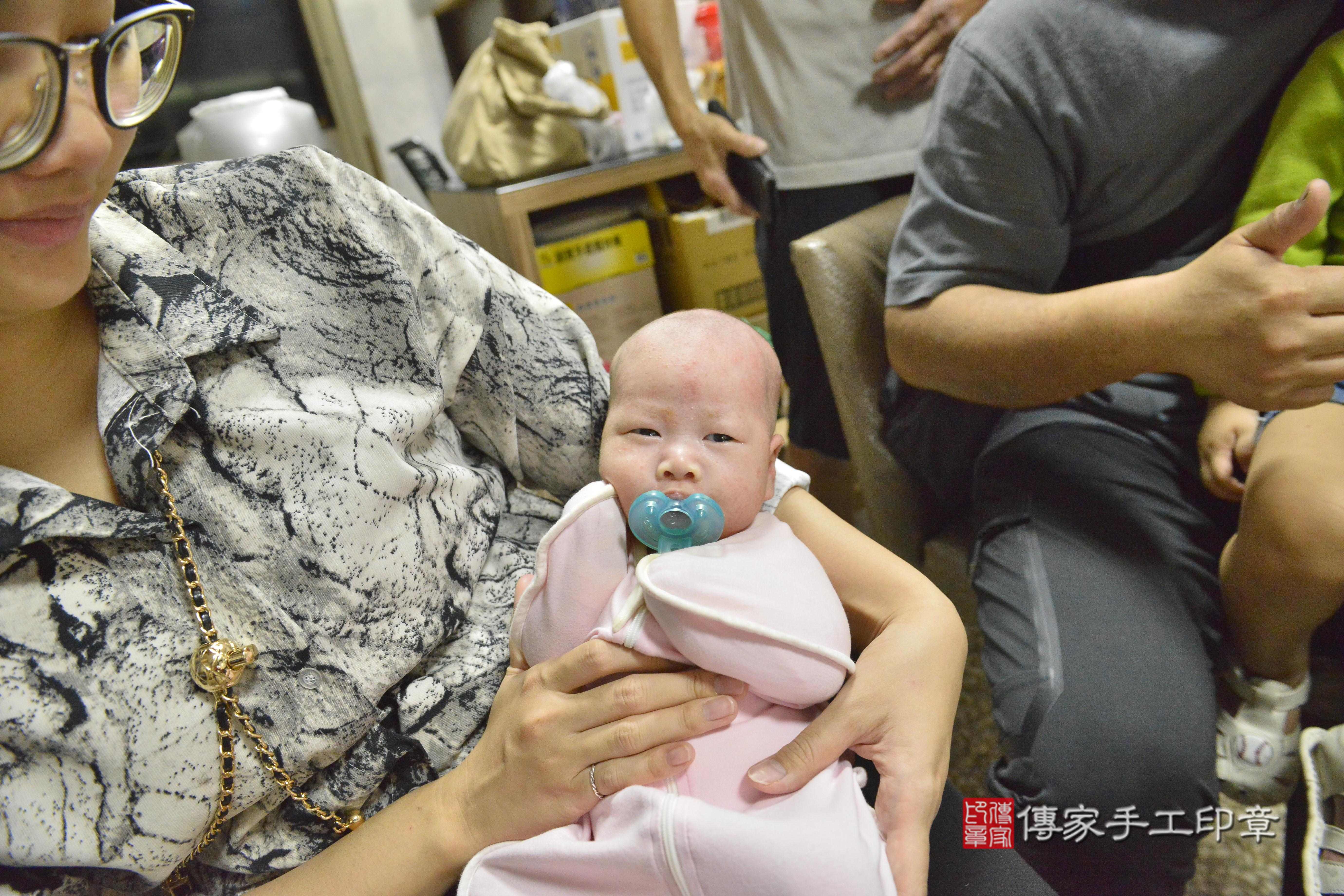 傳家手工印章高雄店、抓周、度脺、美式風會場、傳家嬰兒古禮、吉祥話、抓周道具物品24種、拍照。抓周證書。寶寶抓周、滿周歲、生日快樂、祝福 傳家手工印章高雄店、抓周、度脺、美式風會場、傳家嬰兒古禮、吉祥話、抓周道具物品24種、拍照。抓周證書。寶寶抓周、滿周歲、生日快樂、祝福