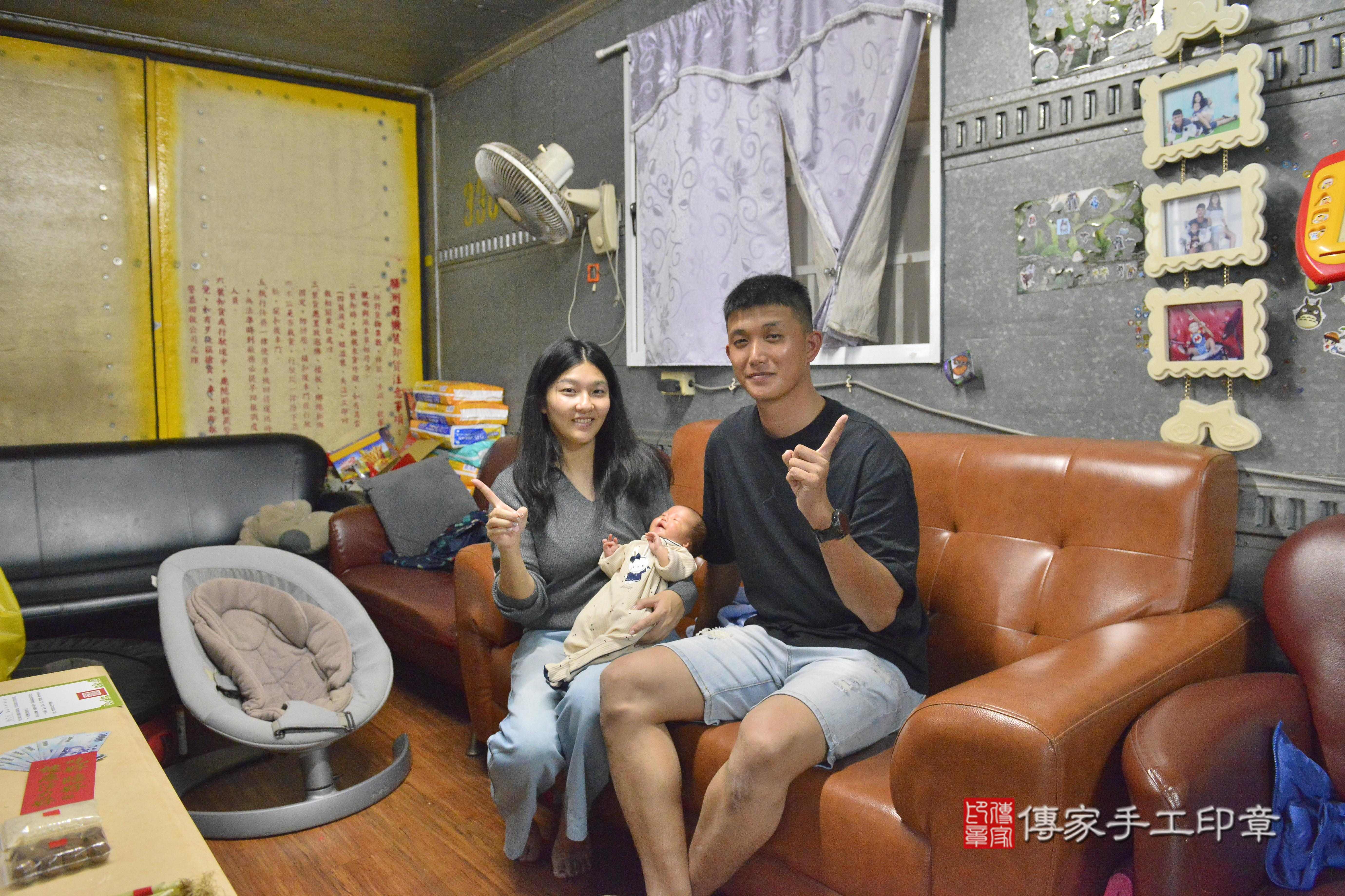 傳家手工印章高雄店、抓周、度脺、美式風會場、傳家嬰兒古禮、吉祥話、抓周道具物品24種、拍照。抓周證書。寶寶抓周、滿周歲、生日快樂、祝福 傳家手工印章高雄店、抓周、度脺、美式風會場、傳家嬰兒古禮、吉祥話、抓周道具物品24種、拍照。抓周證書。寶寶抓周、滿周歲、生日快樂、祝福