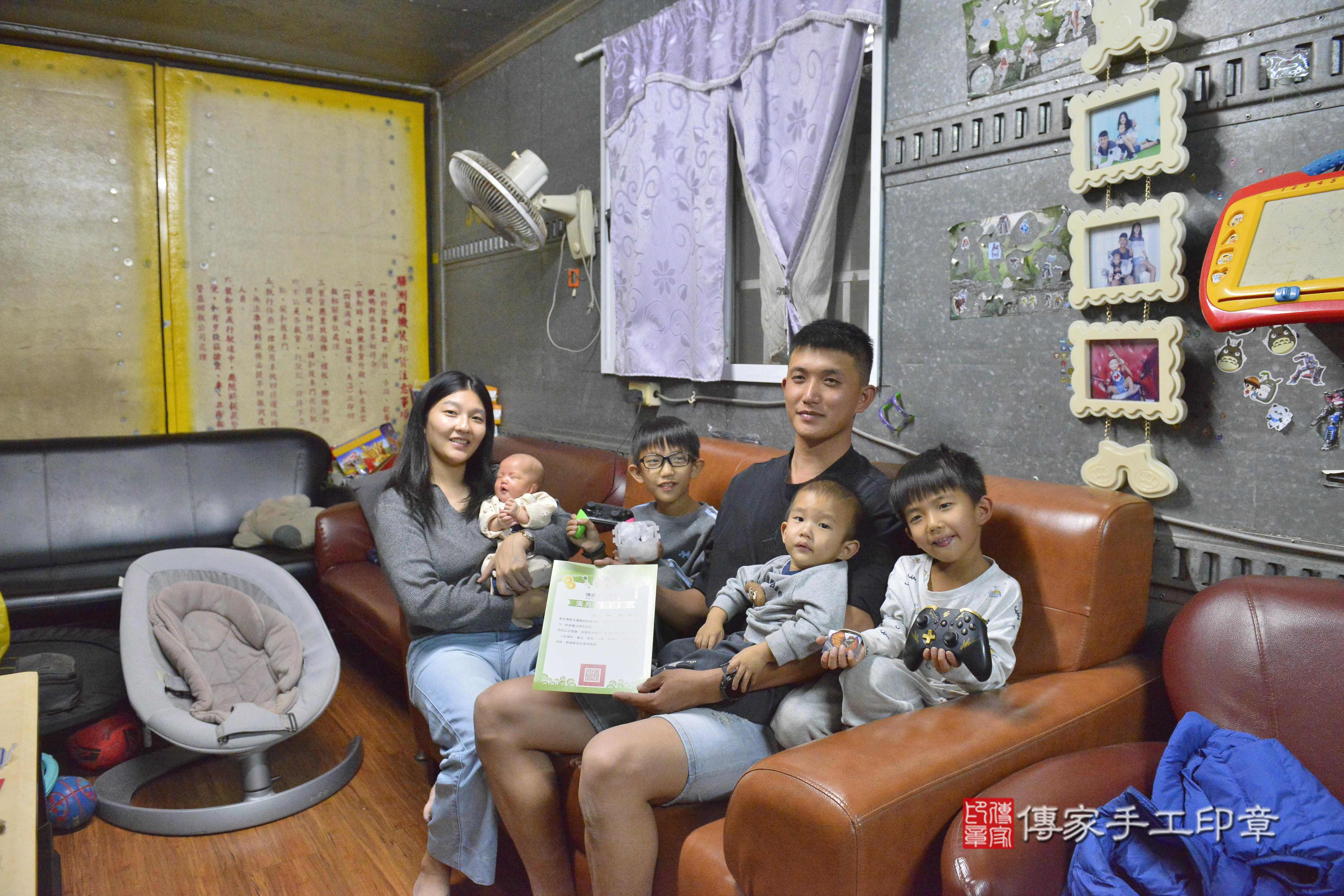 傳家手工印章高雄店、抓周、度脺、美式風會場、傳家嬰兒古禮、吉祥話、抓周道具物品24種、拍照。抓周證書。寶寶抓周、滿周歲、生日快樂、祝福 傳家手工印章高雄店、抓周、度脺、美式風會場、傳家嬰兒古禮、吉祥話、抓周道具物品24種、拍照。抓周證書。寶寶抓周、滿周歲、生日快樂、祝福