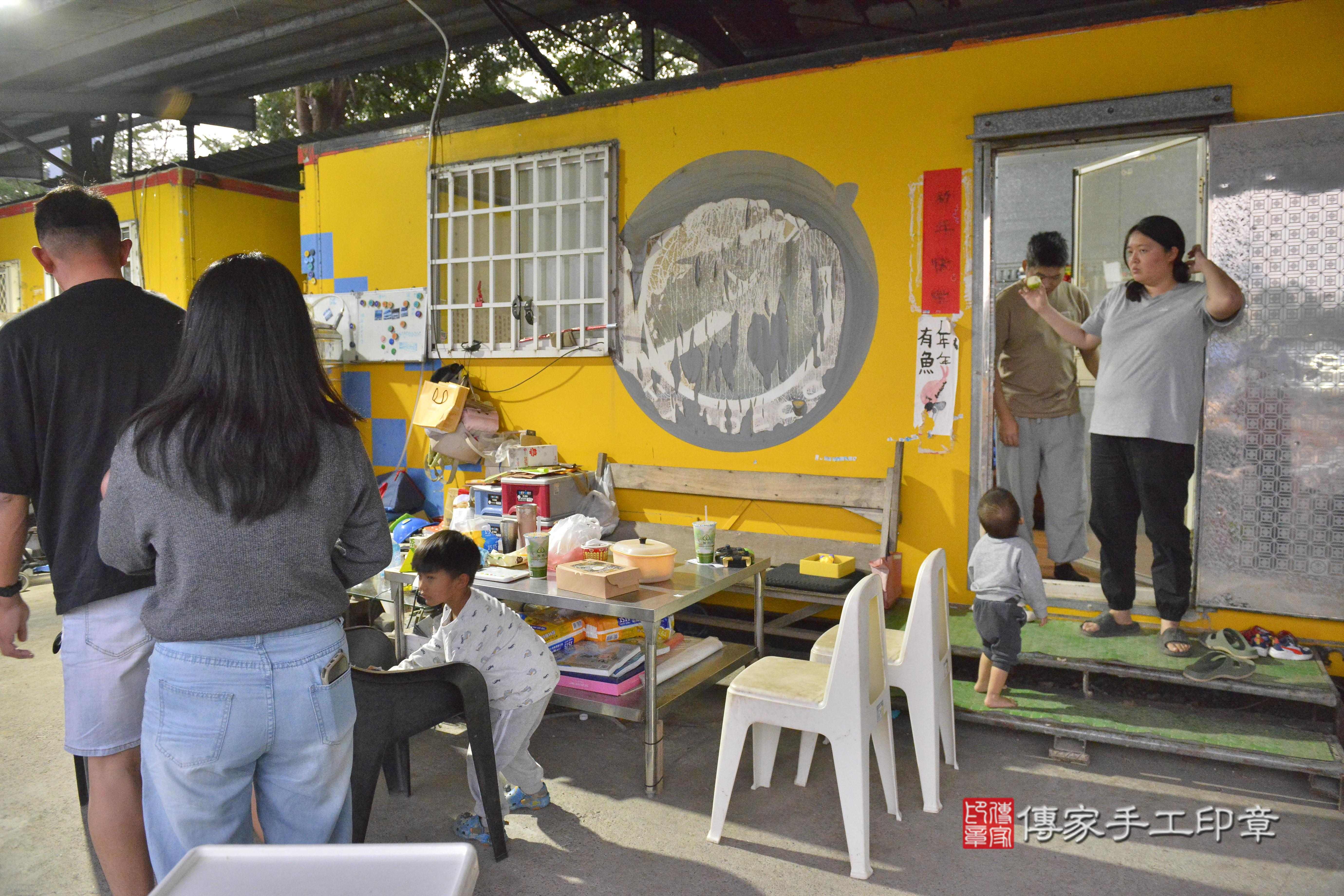 傳家手工印章高雄店、抓周、度脺、美式風會場、傳家嬰兒古禮、吉祥話、抓周道具物品24種、拍照。抓周證書。寶寶抓周、滿周歲、生日快樂、祝福 傳家手工印章高雄店、抓周、度脺、美式風會場、傳家嬰兒古禮、吉祥話、抓周道具物品24種、拍照。抓周證書。寶寶抓周、滿周歲、生日快樂、祝福