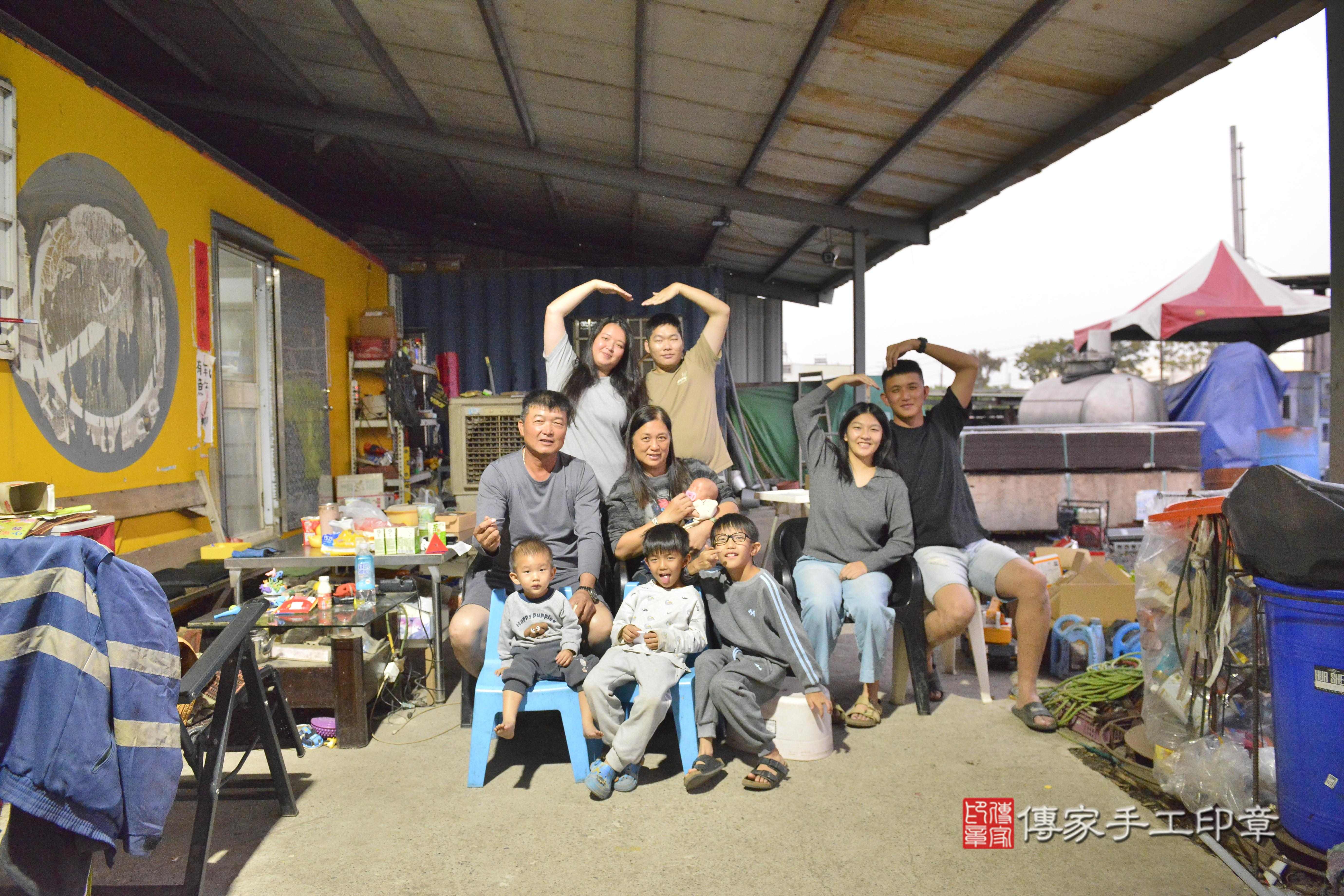 傳家手工印章高雄店、抓周、度脺、美式風會場、傳家嬰兒古禮、吉祥話、抓周道具物品24種、拍照。抓周證書。寶寶抓周、滿周歲、生日快樂、祝福 傳家手工印章高雄店、抓周、度脺、美式風會場、傳家嬰兒古禮、吉祥話、抓周道具物品24種、拍照。抓周證書。寶寶抓周、滿周歲、生日快樂、祝福