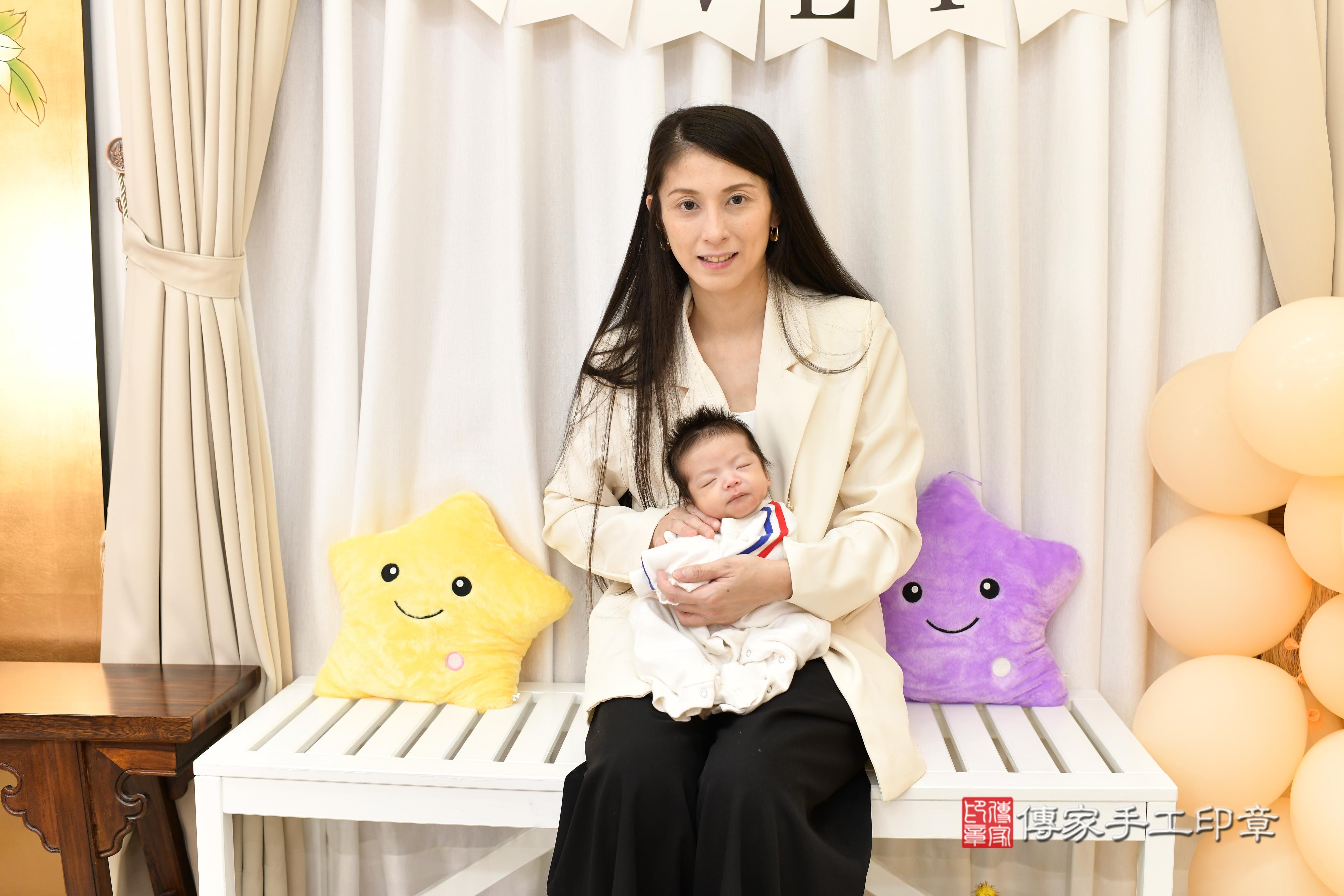 傳家手工印章高雄店、抓周、度脺、美式風會場、傳家嬰兒古禮、吉祥話、抓周道具物品24種、拍照。抓周證書。寶寶抓周、滿周歲、生日快樂、祝福