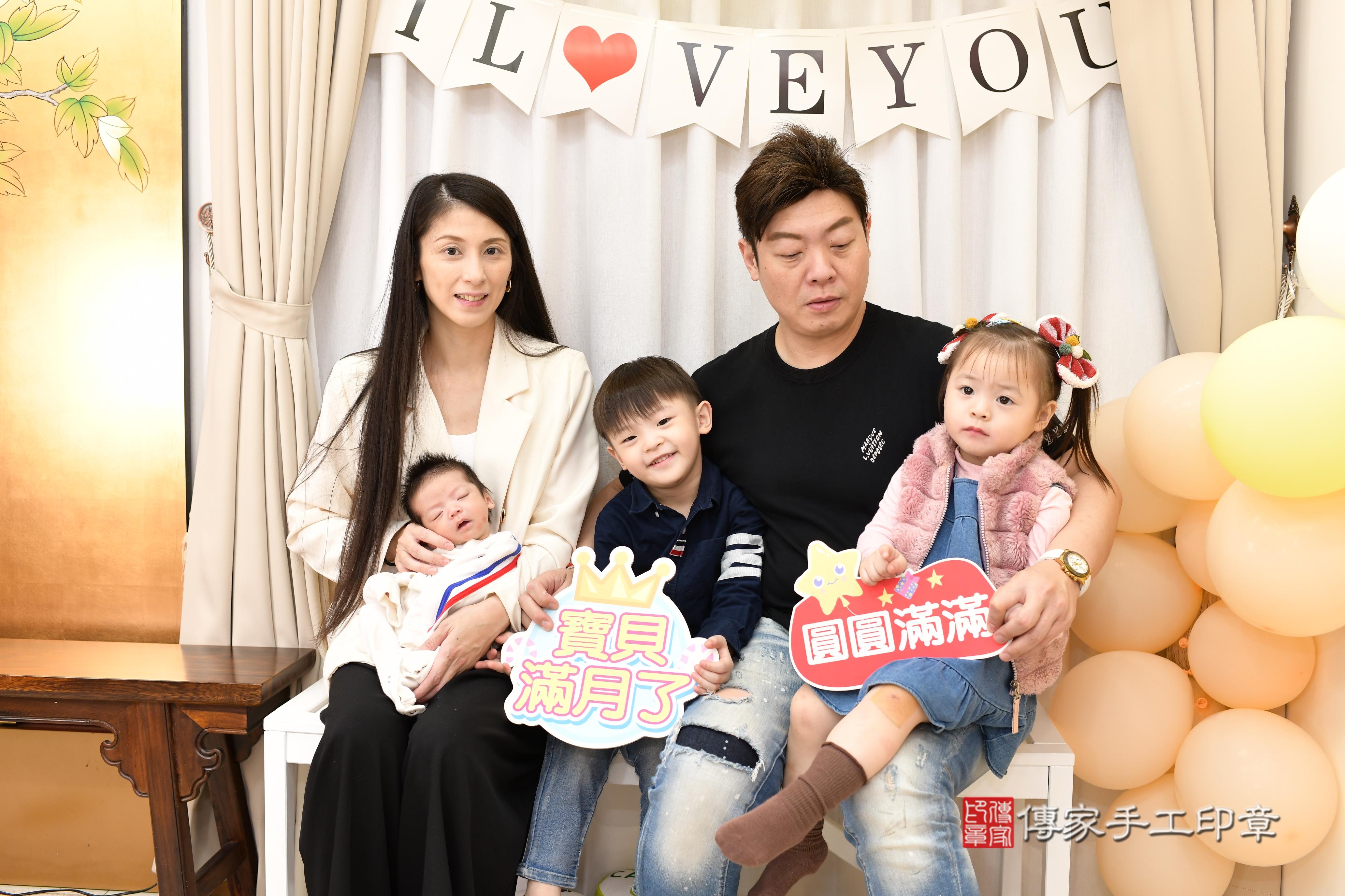 傳家手工印章高雄店、抓周、度脺、美式風會場、傳家嬰兒古禮、吉祥話、抓周道具物品24種、拍照。抓周證書。寶寶抓周、滿周歲、生日快樂、祝福