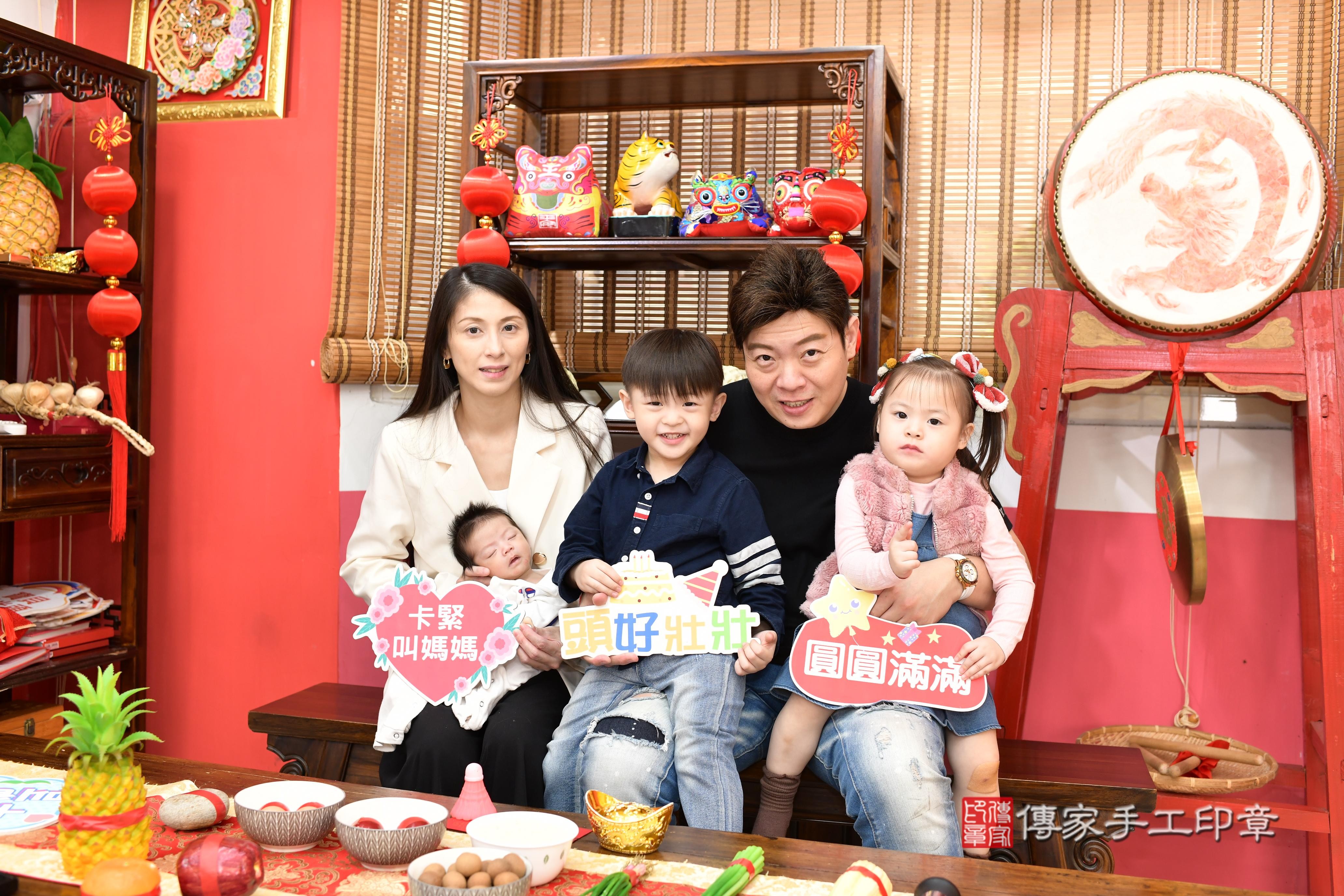 傳家手工印章高雄店、抓周、度脺、美式風會場、傳家嬰兒古禮、吉祥話、抓周道具物品24種、拍照。抓周證書。寶寶抓周、滿周歲、生日快樂、祝福