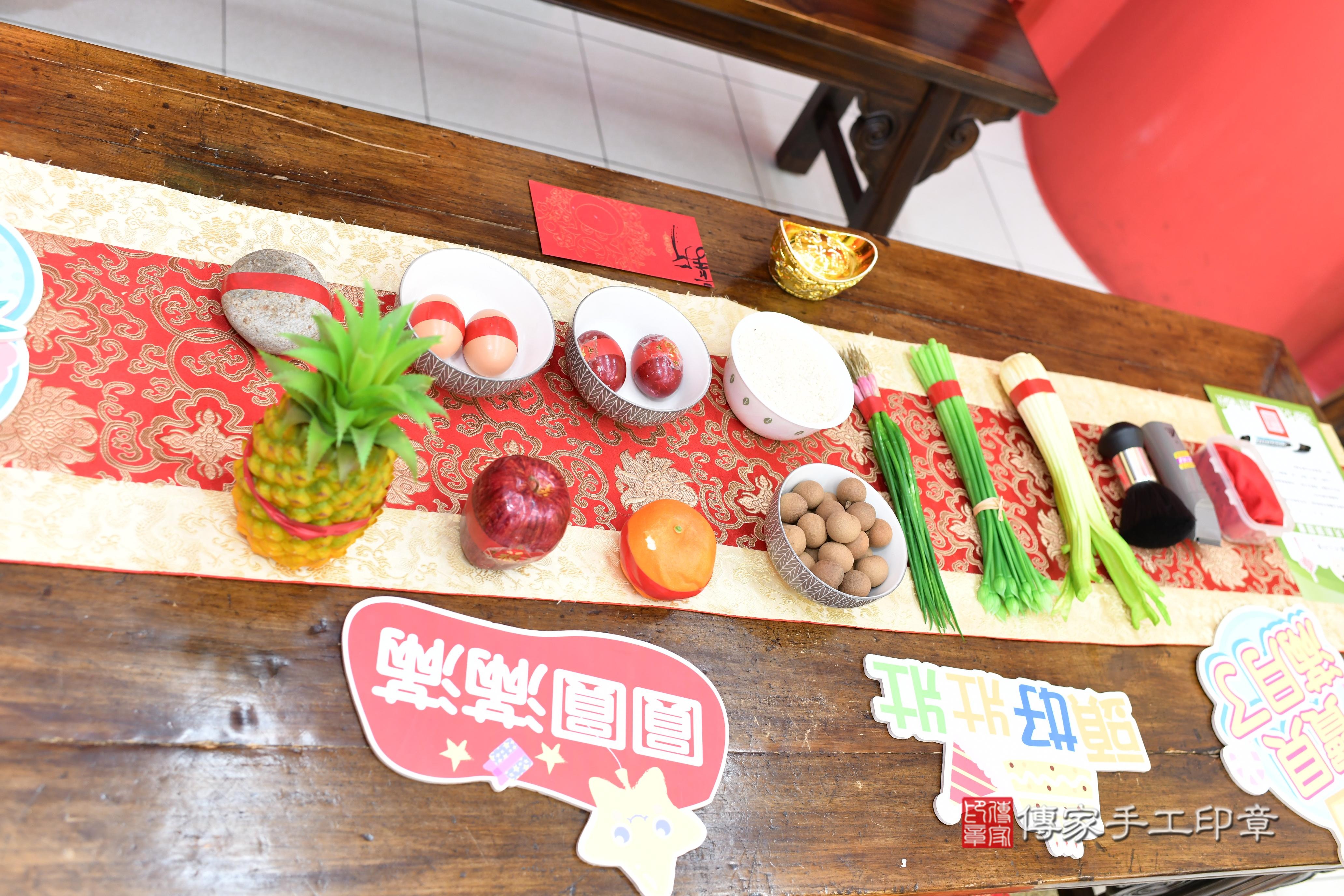 傳家手工印章高雄店、抓周、度脺、美式風會場、傳家嬰兒古禮、吉祥話、抓周道具物品24種、拍照。抓周證書。寶寶抓周、滿周歲、生日快樂、祝福