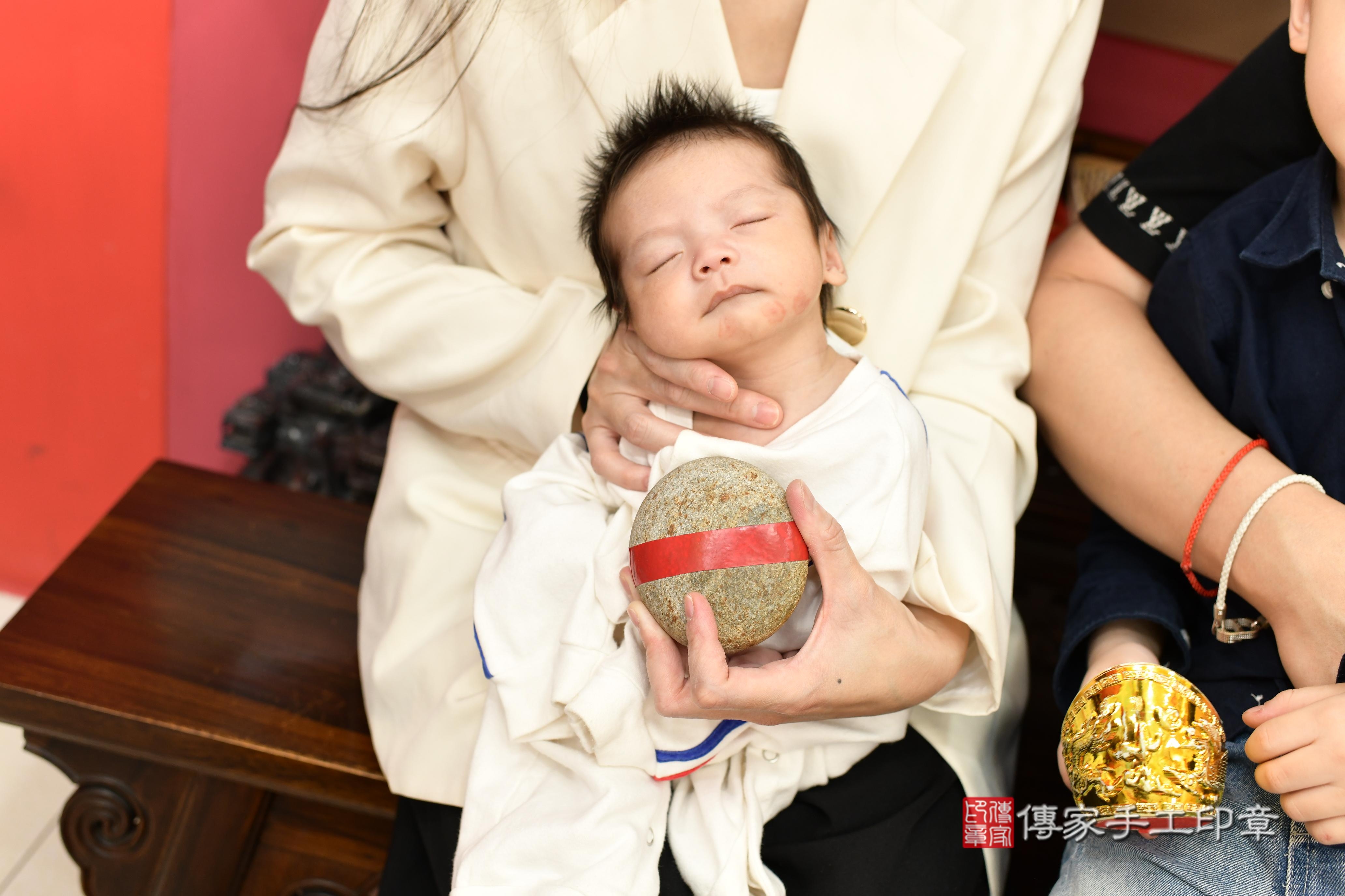 傳家手工印章高雄店、抓周、度脺、美式風會場、傳家嬰兒古禮、吉祥話、抓周道具物品24種、拍照。抓周證書。寶寶抓周、滿周歲、生日快樂、祝福