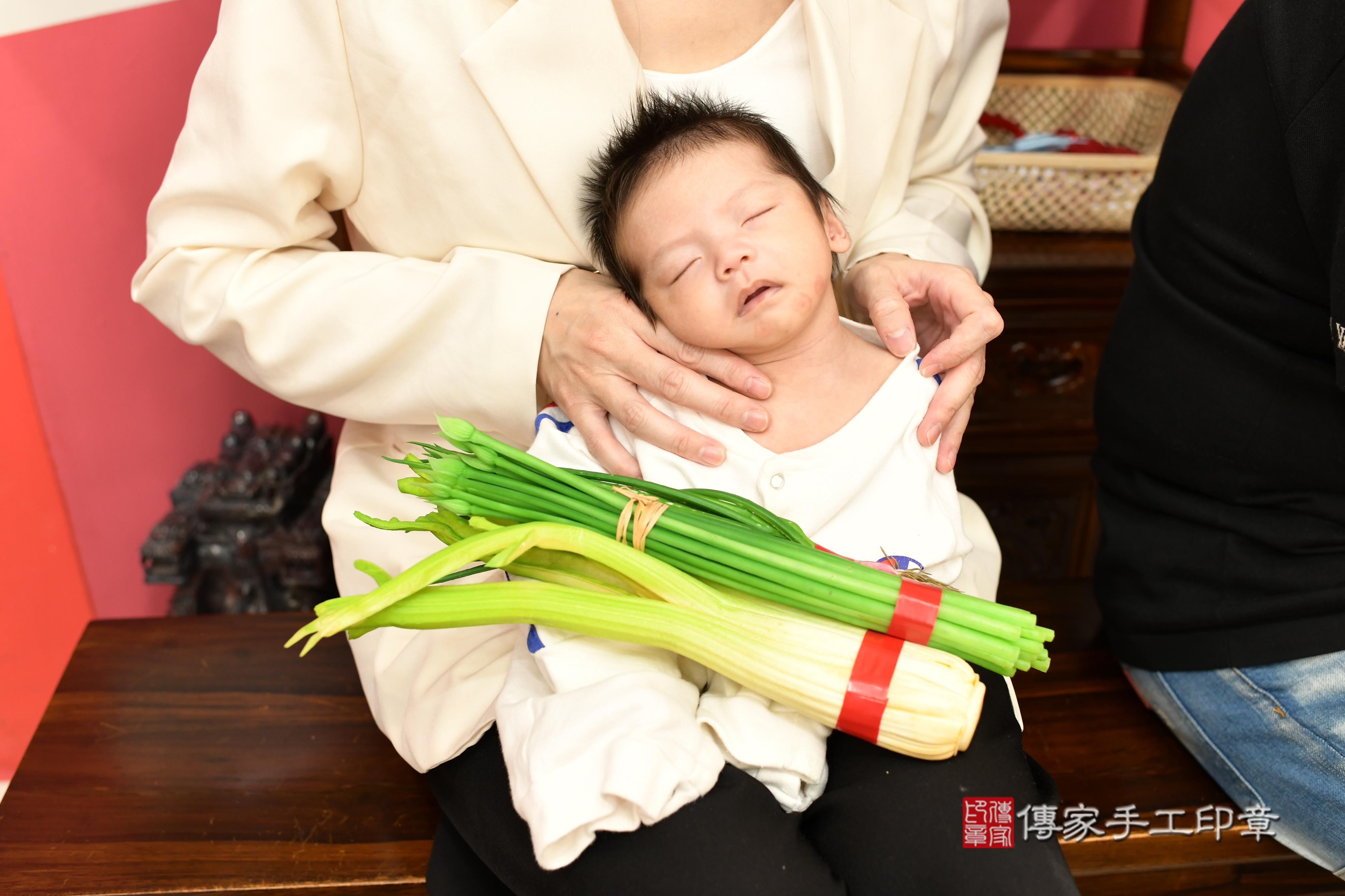 傳家手工印章高雄店、抓周、度脺、美式風會場、傳家嬰兒古禮、吉祥話、抓周道具物品24種、拍照。抓周證書。寶寶抓周、滿周歲、生日快樂、祝福