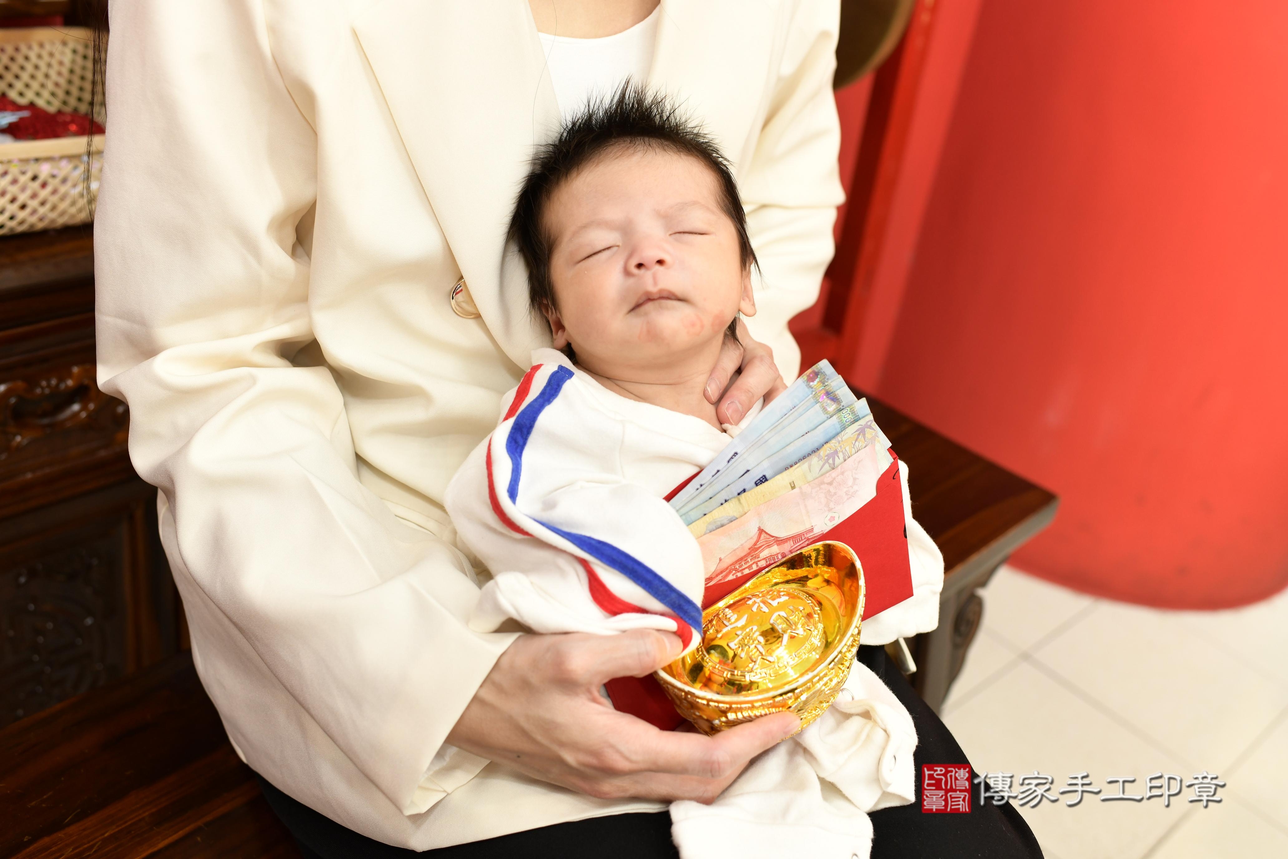 傳家手工印章高雄店、抓周、度脺、美式風會場、傳家嬰兒古禮、吉祥話、抓周道具物品24種、拍照。抓周證書。寶寶抓周、滿周歲、生日快樂、祝福