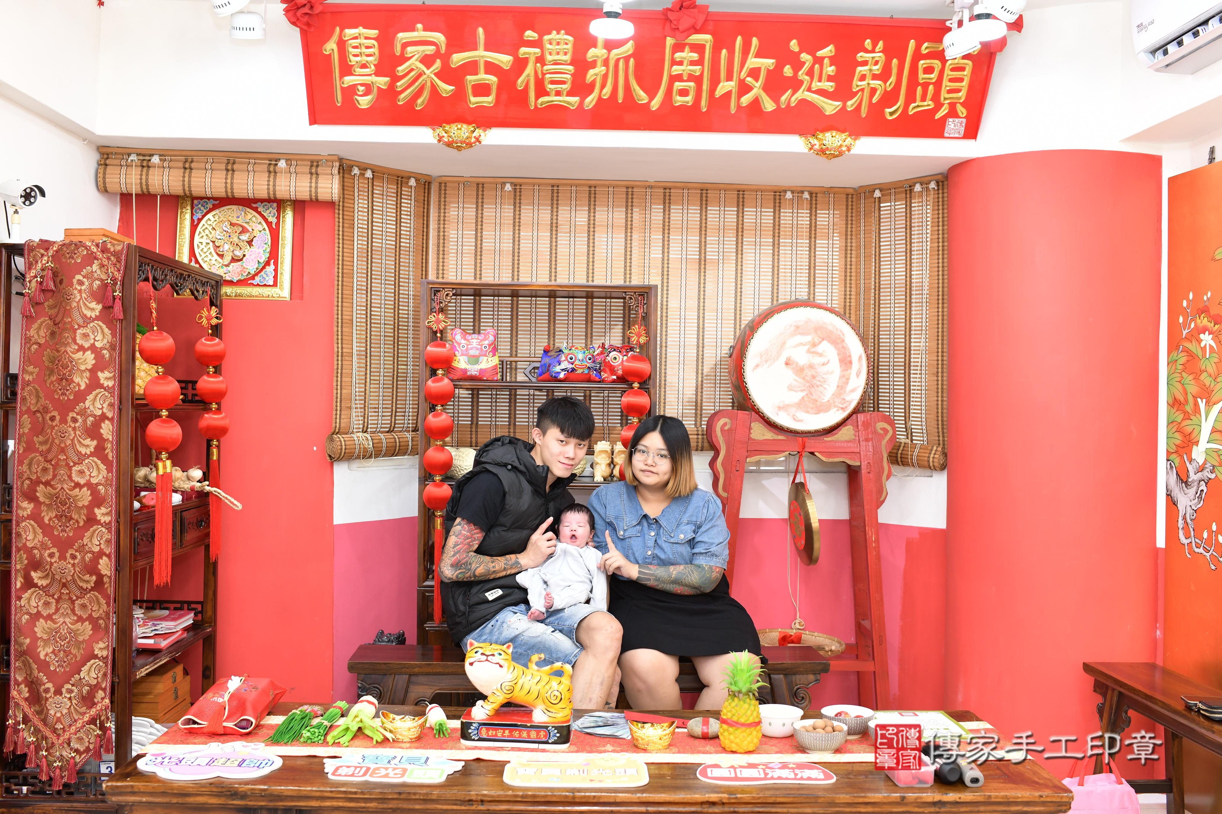 傳家手工印章高雄店、抓周、度脺、美式風會場、傳家嬰兒古禮、吉祥話、抓周道具物品24種、拍照。抓周證書。寶寶抓周、滿周歲、生日快樂、祝福 傳家手工印章高雄店、抓周、度脺、美式風會場、傳家嬰兒古禮、吉祥話、抓周道具物品24種、拍照。抓周證書。寶寶抓周、滿周歲、生日快樂、祝福