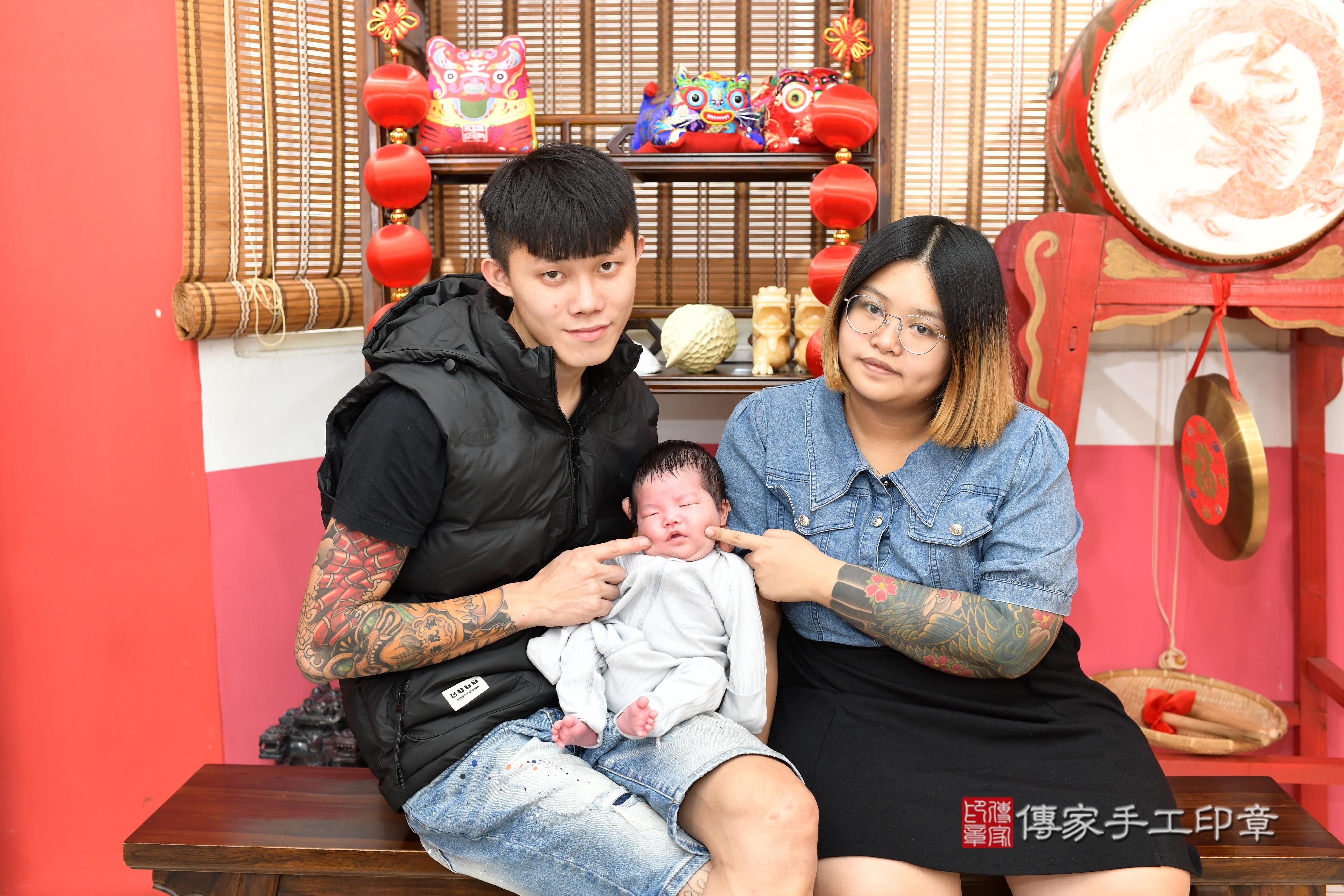 傳家手工印章高雄店、抓周、度脺、美式風會場、傳家嬰兒古禮、吉祥話、抓周道具物品24種、拍照。抓周證書。寶寶抓周、滿周歲、生日快樂、祝福 傳家手工印章高雄店、抓周、度脺、美式風會場、傳家嬰兒古禮、吉祥話、抓周道具物品24種、拍照。抓周證書。寶寶抓周、滿周歲、生日快樂、祝福