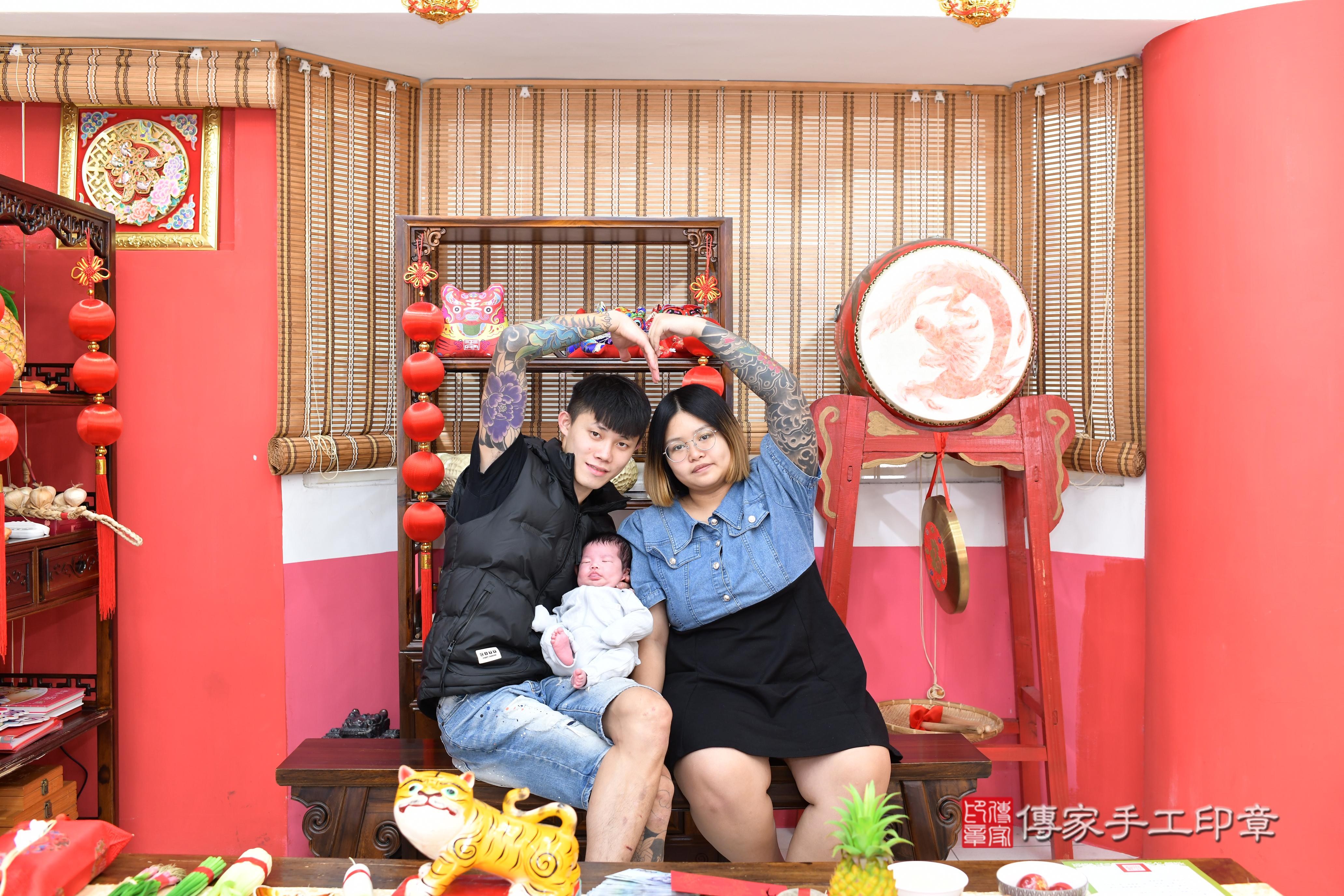 傳家手工印章高雄店、抓周、度脺、美式風會場、傳家嬰兒古禮、吉祥話、抓周道具物品24種、拍照。抓周證書。寶寶抓周、滿周歲、生日快樂、祝福 傳家手工印章高雄店、抓周、度脺、美式風會場、傳家嬰兒古禮、吉祥話、抓周道具物品24種、拍照。抓周證書。寶寶抓周、滿周歲、生日快樂、祝福