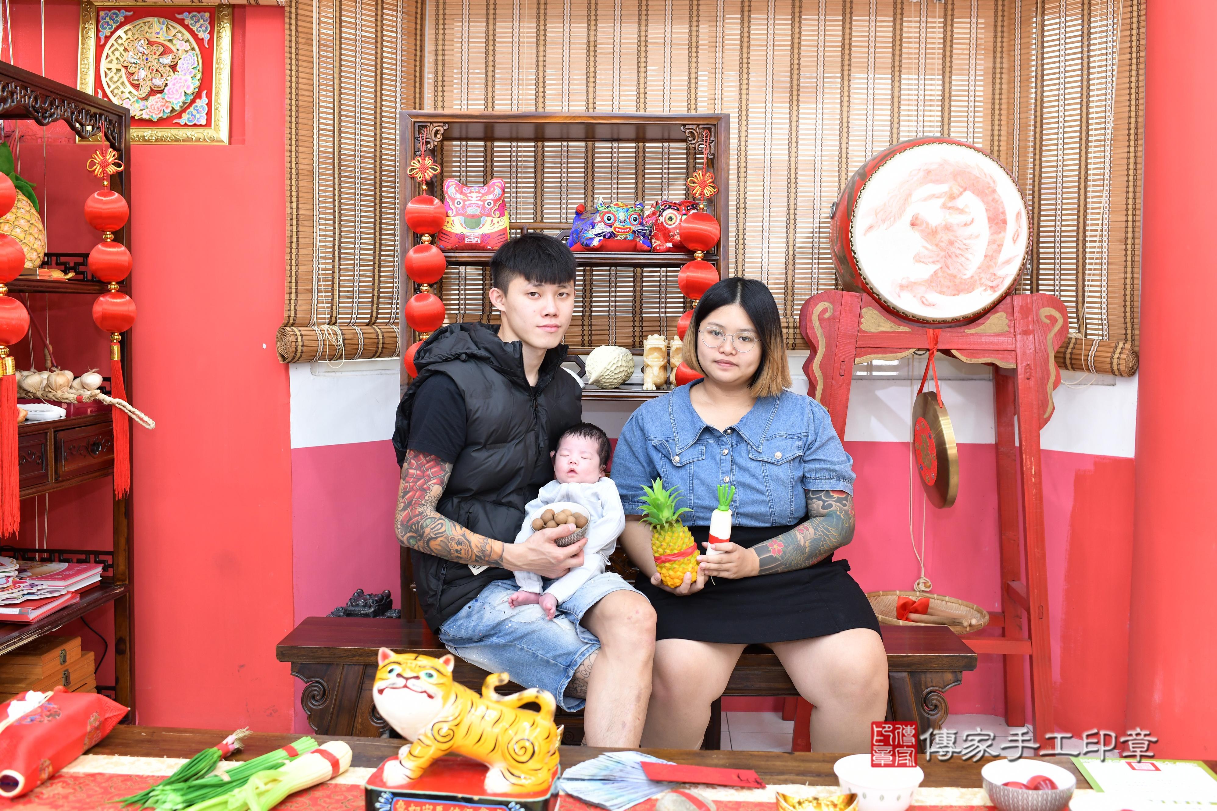 傳家手工印章高雄店、抓周、度脺、美式風會場、傳家嬰兒古禮、吉祥話、抓周道具物品24種、拍照。抓周證書。寶寶抓周、滿周歲、生日快樂、祝福 傳家手工印章高雄店、抓周、度脺、美式風會場、傳家嬰兒古禮、吉祥話、抓周道具物品24種、拍照。抓周證書。寶寶抓周、滿周歲、生日快樂、祝福