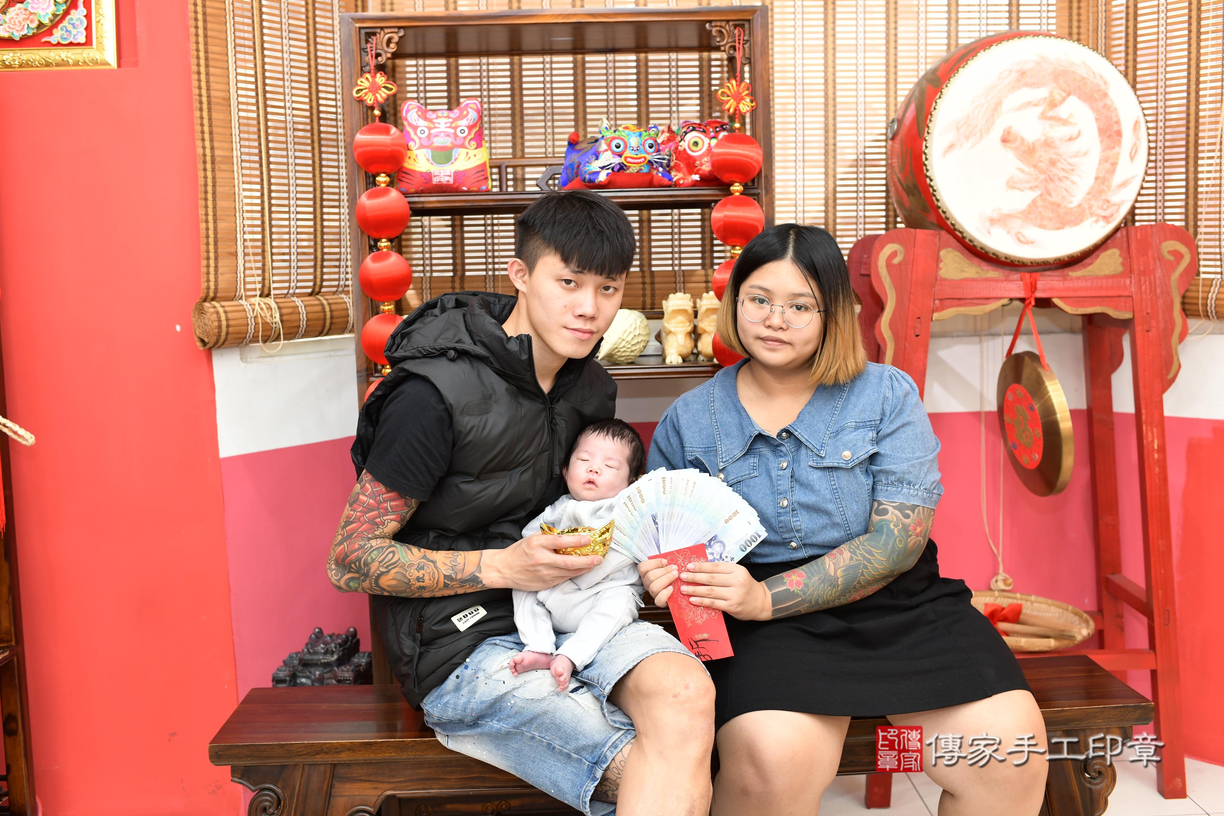 傳家手工印章高雄店、抓周、度脺、美式風會場、傳家嬰兒古禮、吉祥話、抓周道具物品24種、拍照。抓周證書。寶寶抓周、滿周歲、生日快樂、祝福 傳家手工印章高雄店、抓周、度脺、美式風會場、傳家嬰兒古禮、吉祥話、抓周道具物品24種、拍照。抓周證書。寶寶抓周、滿周歲、生日快樂、祝福