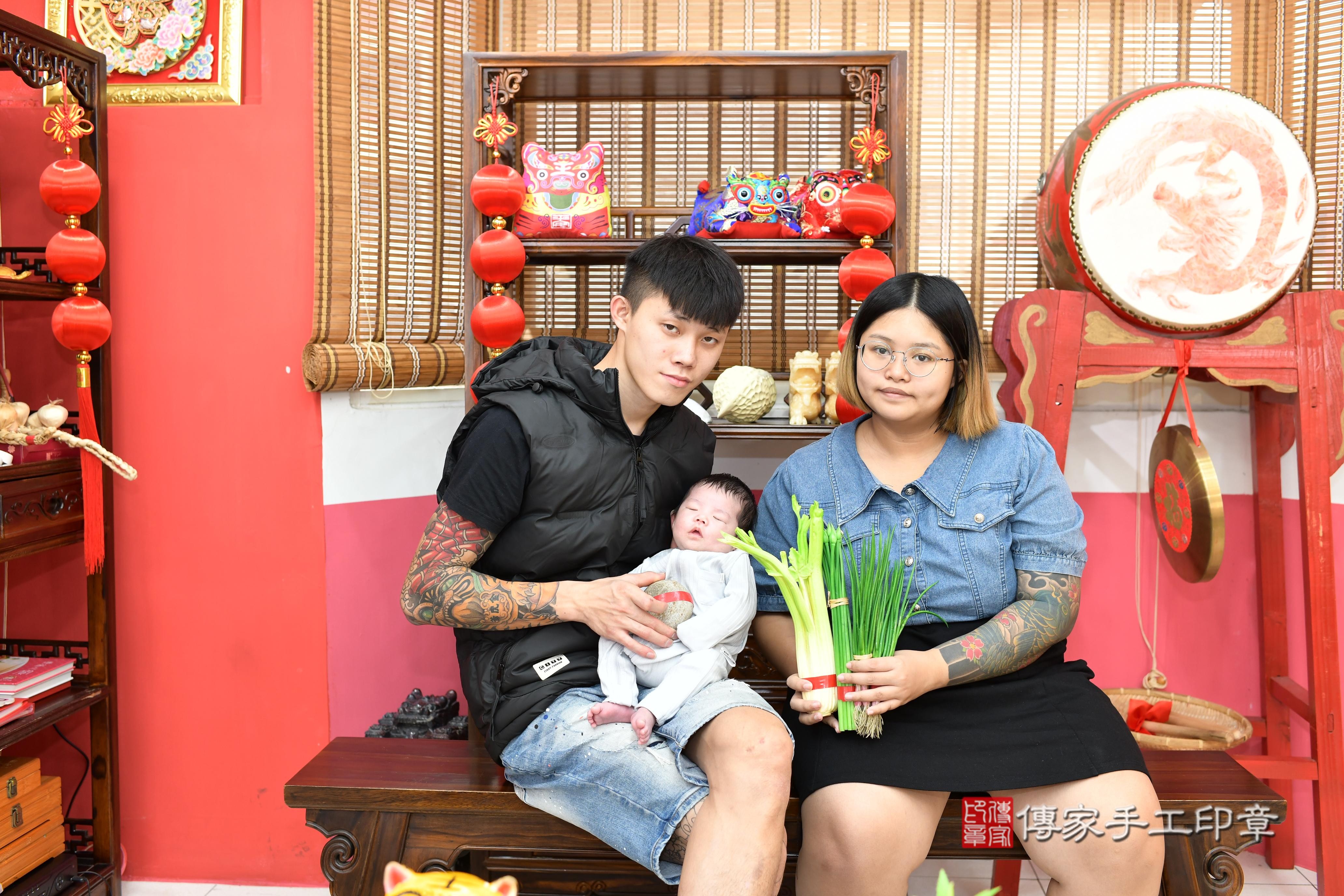 傳家手工印章高雄店、抓周、度脺、美式風會場、傳家嬰兒古禮、吉祥話、抓周道具物品24種、拍照。抓周證書。寶寶抓周、滿周歲、生日快樂、祝福 傳家手工印章高雄店、抓周、度脺、美式風會場、傳家嬰兒古禮、吉祥話、抓周道具物品24種、拍照。抓周證書。寶寶抓周、滿周歲、生日快樂、祝福