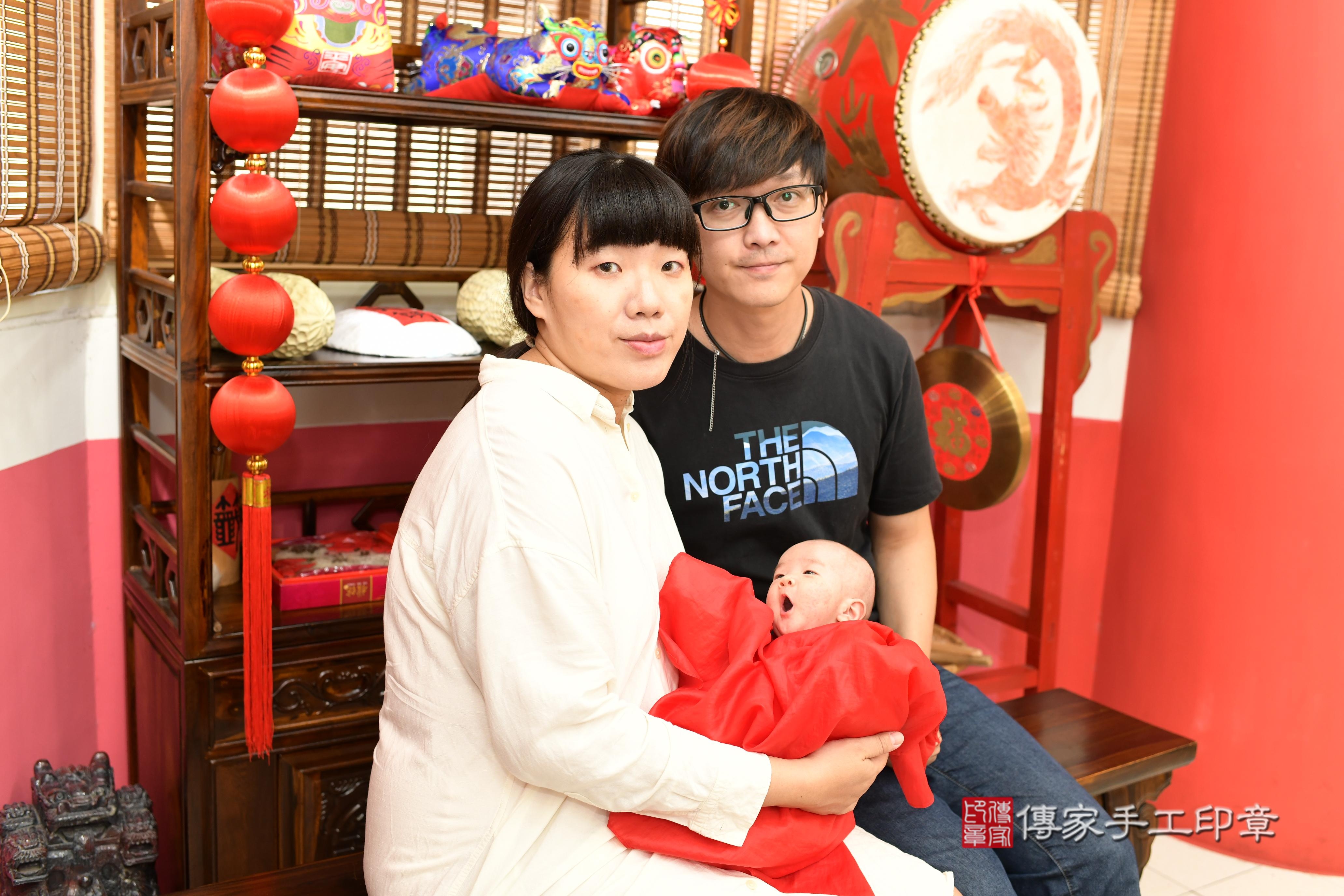 傳家手工印章高雄店、抓周、度脺、美式風會場、傳家嬰兒古禮、吉祥話、抓周道具物品24種、拍照。抓周證書。寶寶抓周、滿周歲、生日快樂、祝福 傳家手工印章高雄店、抓周、度脺、美式風會場、傳家嬰兒古禮、吉祥話、抓周道具物品24種、拍照。抓周證書。寶寶抓周、滿周歲、生日快樂、祝福