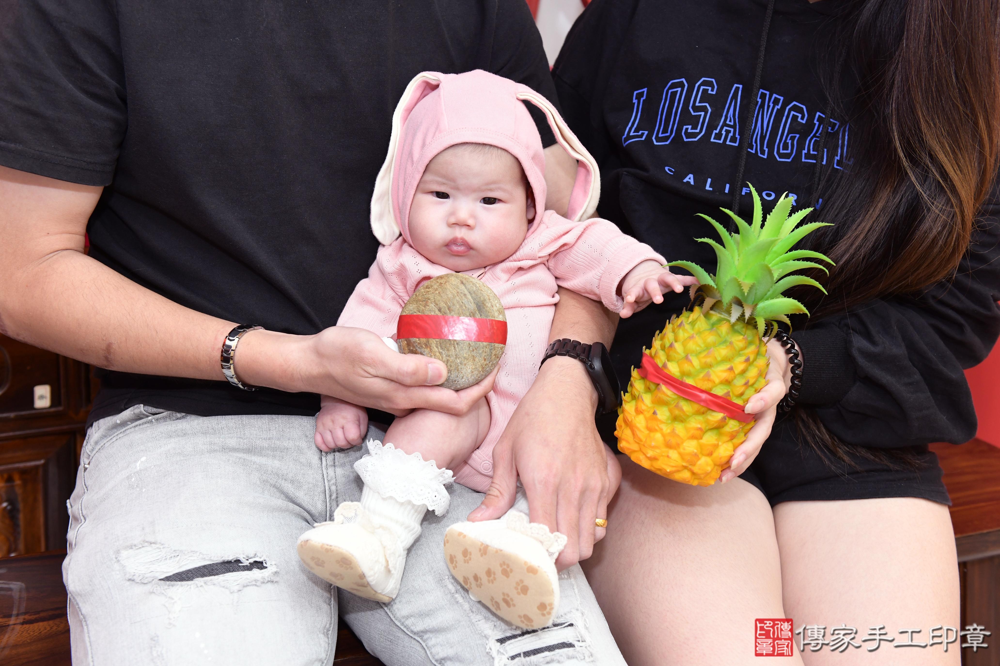 傳家手工印章高雄店、抓周、度脺、美式風會場、傳家嬰兒古禮、吉祥話、抓周道具物品24種、拍照。抓周證書。寶寶抓周、滿周歲、生日快樂、祝福