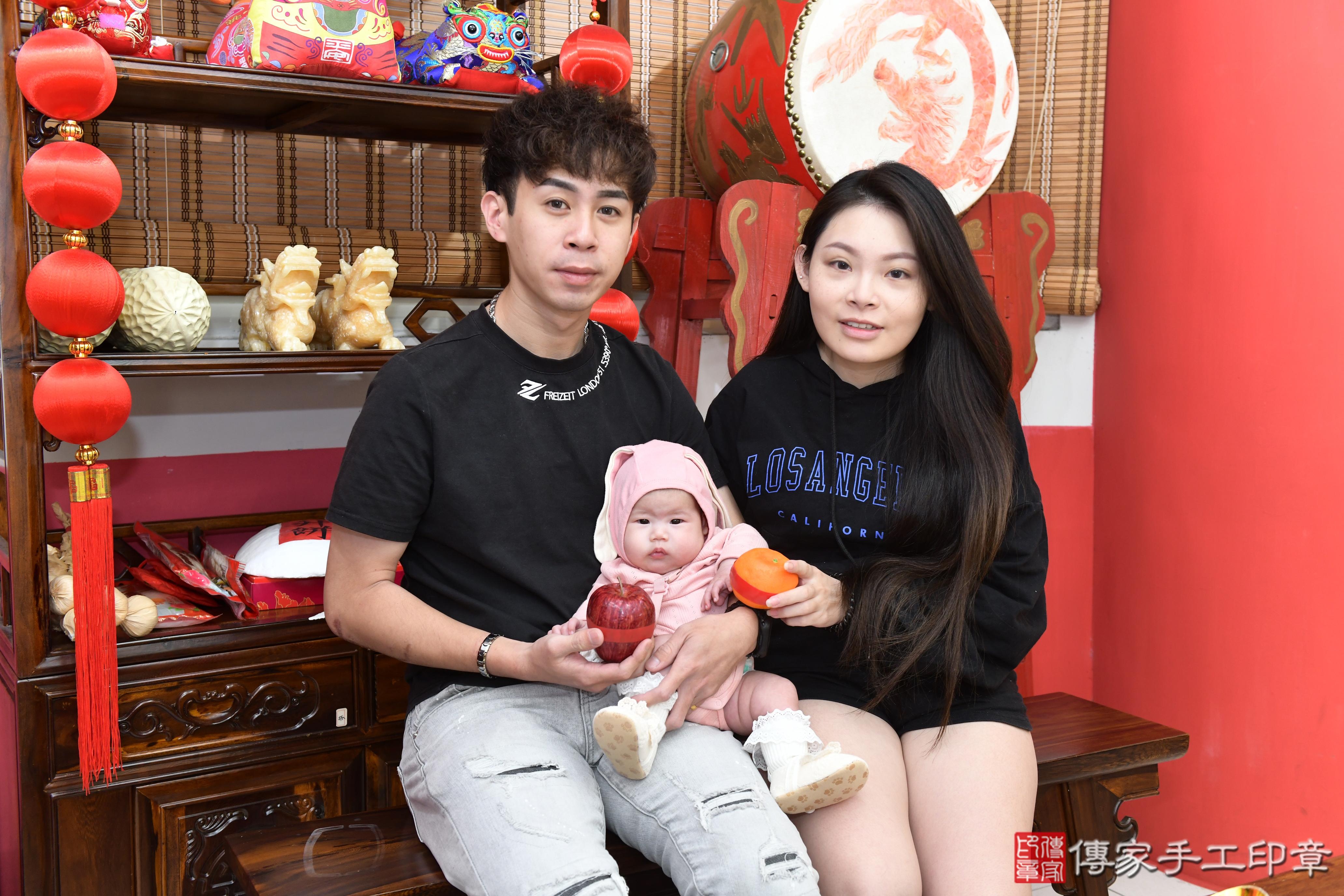 傳家手工印章高雄店、抓周、度脺、美式風會場、傳家嬰兒古禮、吉祥話、抓周道具物品24種、拍照。抓周證書。寶寶抓周、滿周歲、生日快樂、祝福