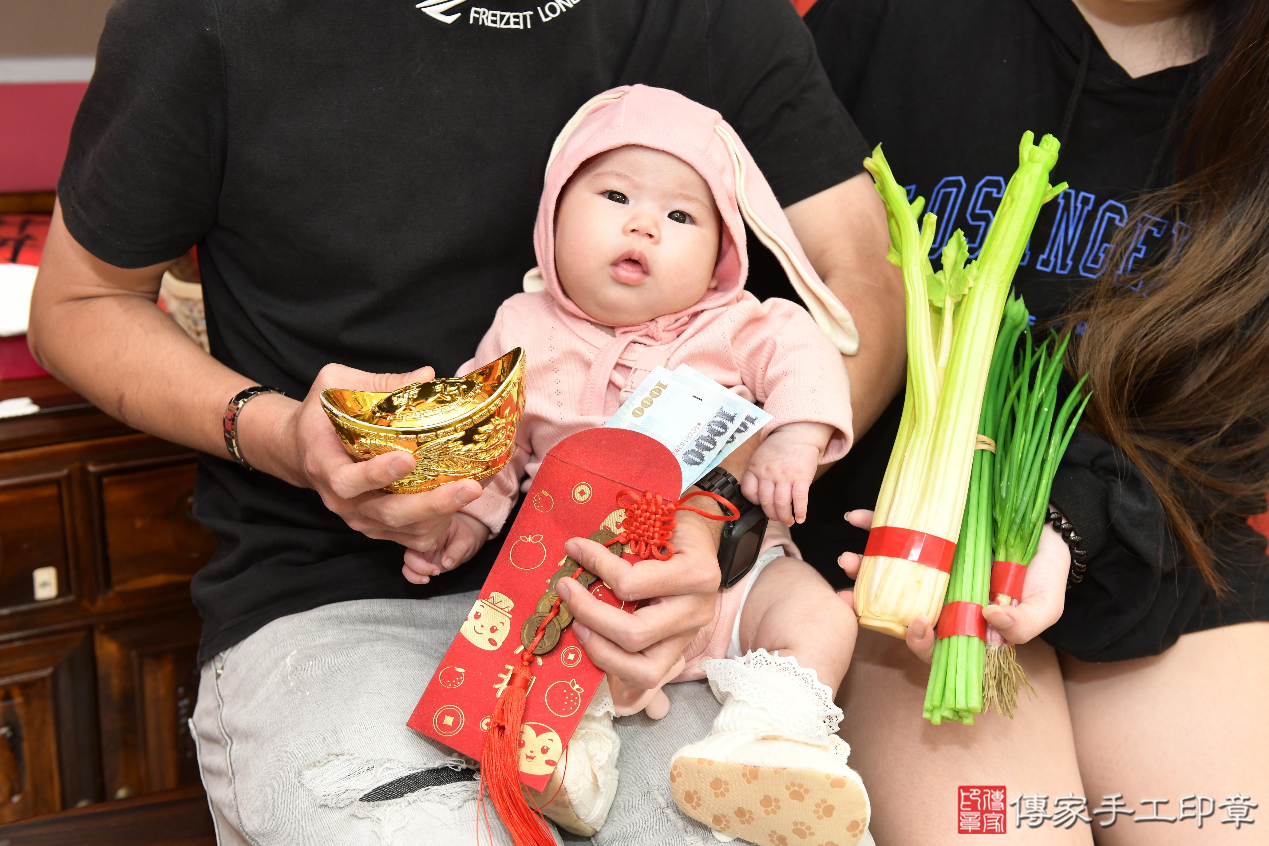 傳家手工印章高雄店、抓周、度脺、美式風會場、傳家嬰兒古禮、吉祥話、抓周道具物品24種、拍照。抓周證書。寶寶抓周、滿周歲、生日快樂、祝福