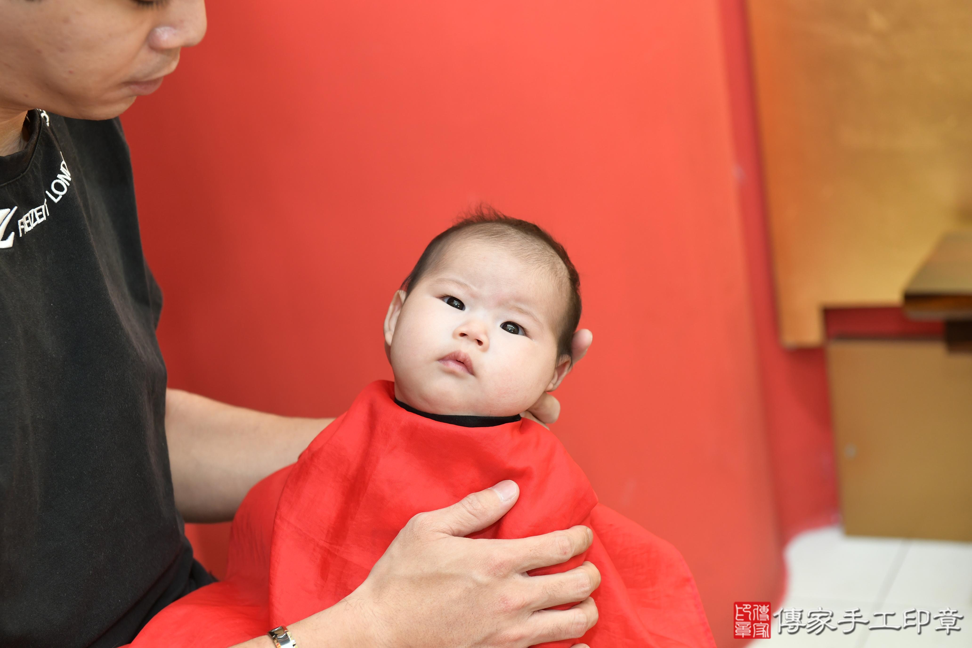 傳家手工印章高雄店、抓周、度脺、美式風會場、傳家嬰兒古禮、吉祥話、抓周道具物品24種、拍照。抓周證書。寶寶抓周、滿周歲、生日快樂、祝福