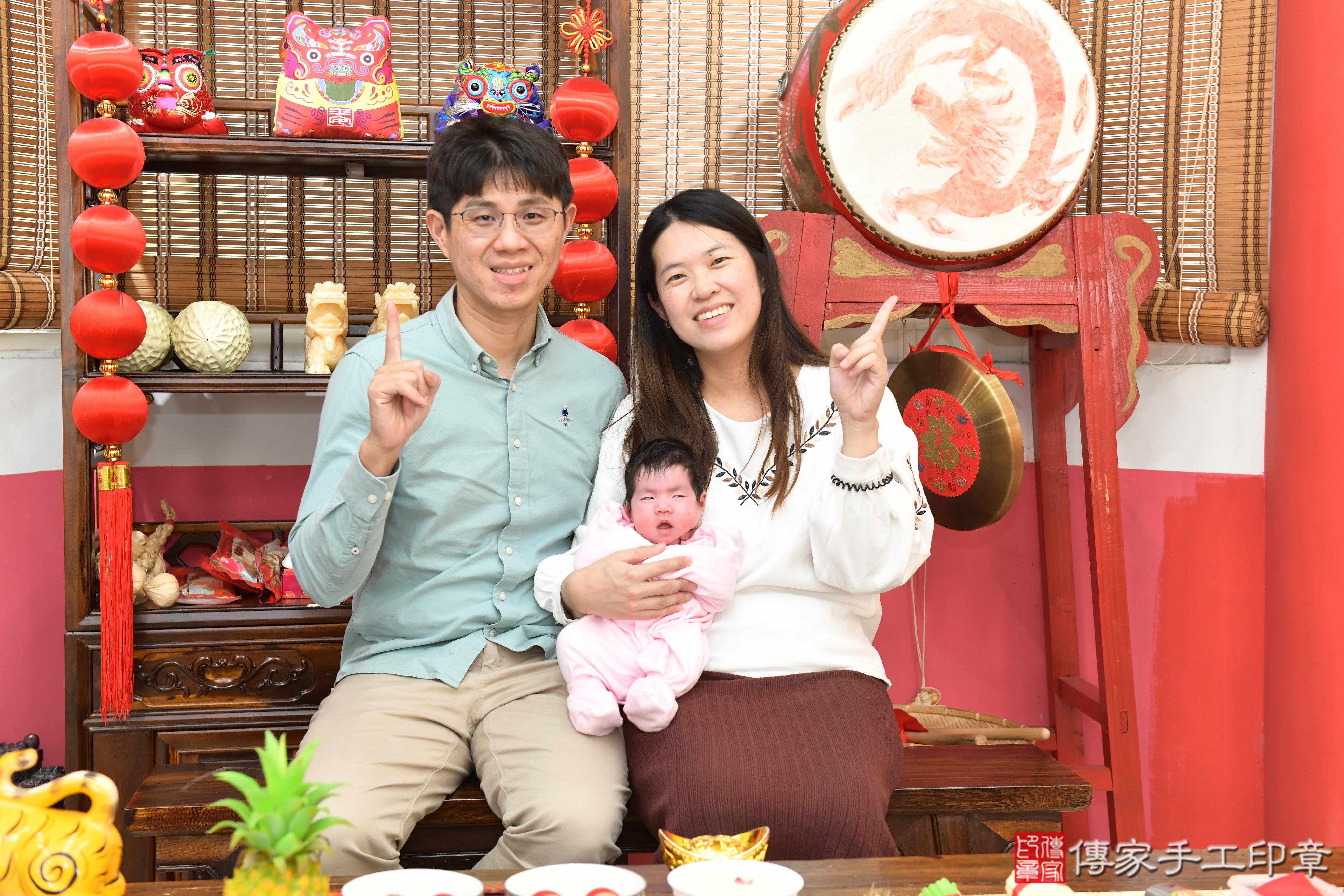 傳家手工印章高雄店、抓周、度脺、美式風會場、傳家嬰兒古禮、吉祥話、抓周道具物品24種、拍照。抓周證書。寶寶抓周、滿周歲、生日快樂、祝福