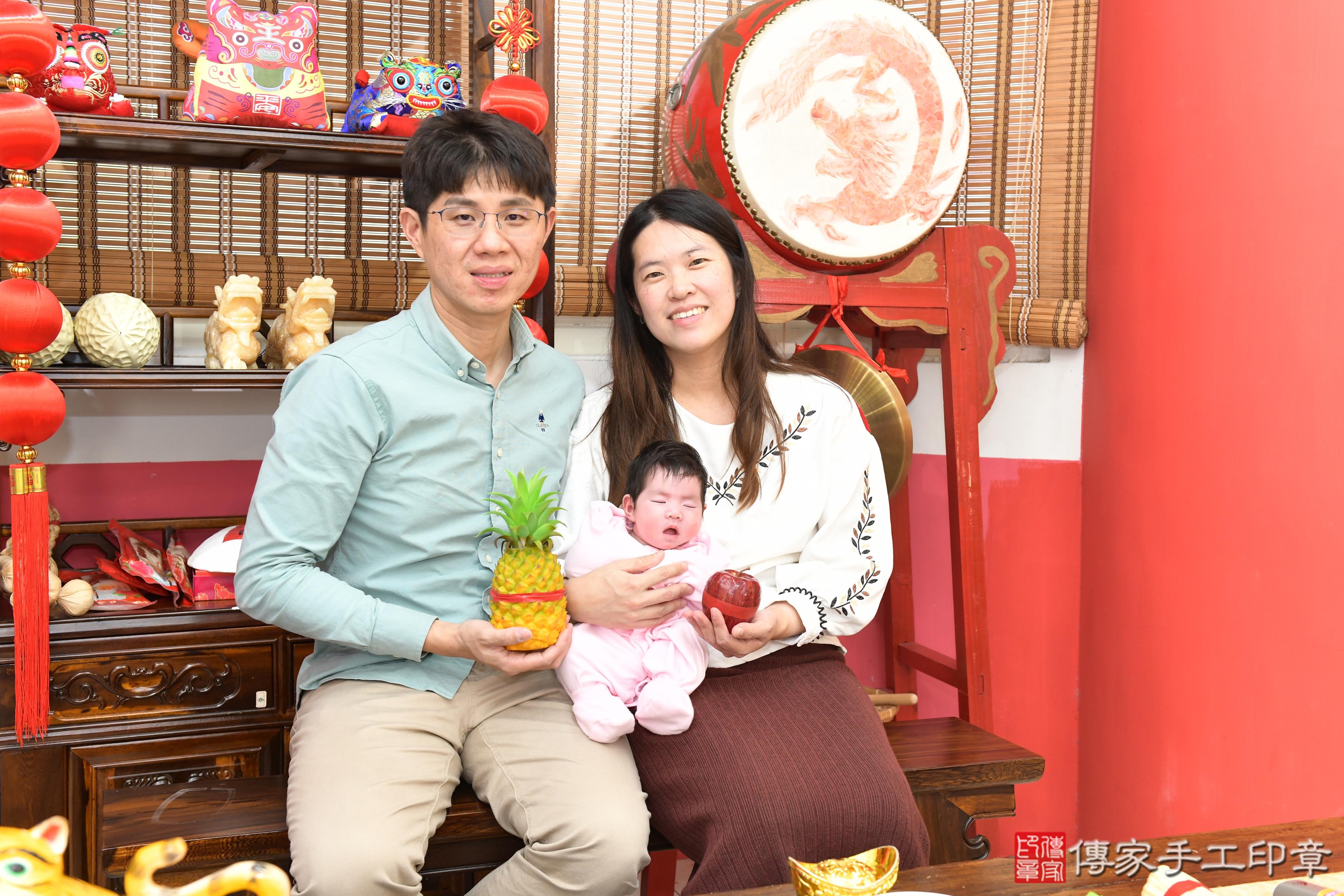 傳家手工印章高雄店、抓周、度脺、美式風會場、傳家嬰兒古禮、吉祥話、抓周道具物品24種、拍照。抓周證書。寶寶抓周、滿周歲、生日快樂、祝福